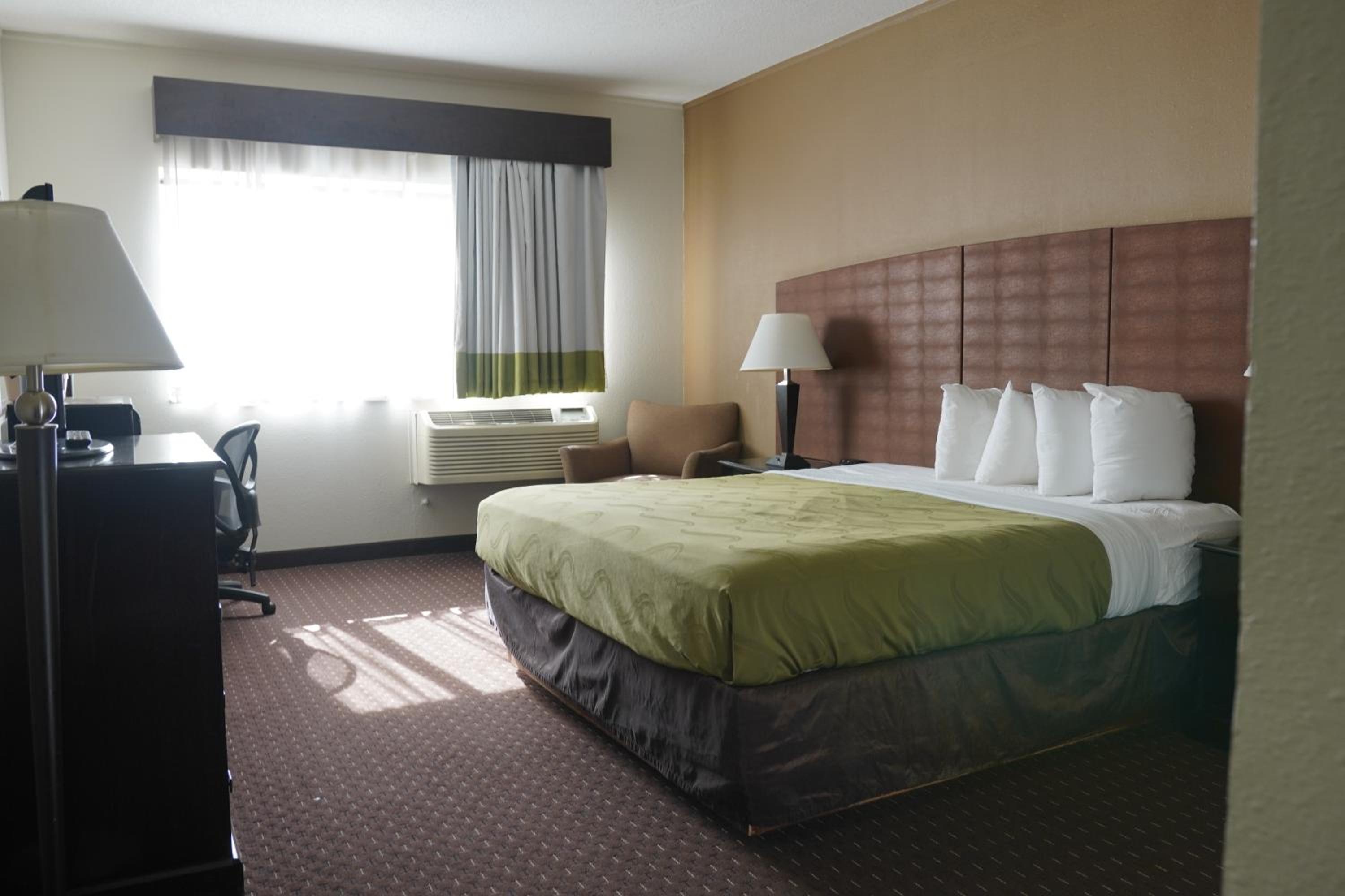 King Room -  Non-Smoking - Disability Access - Photo 12