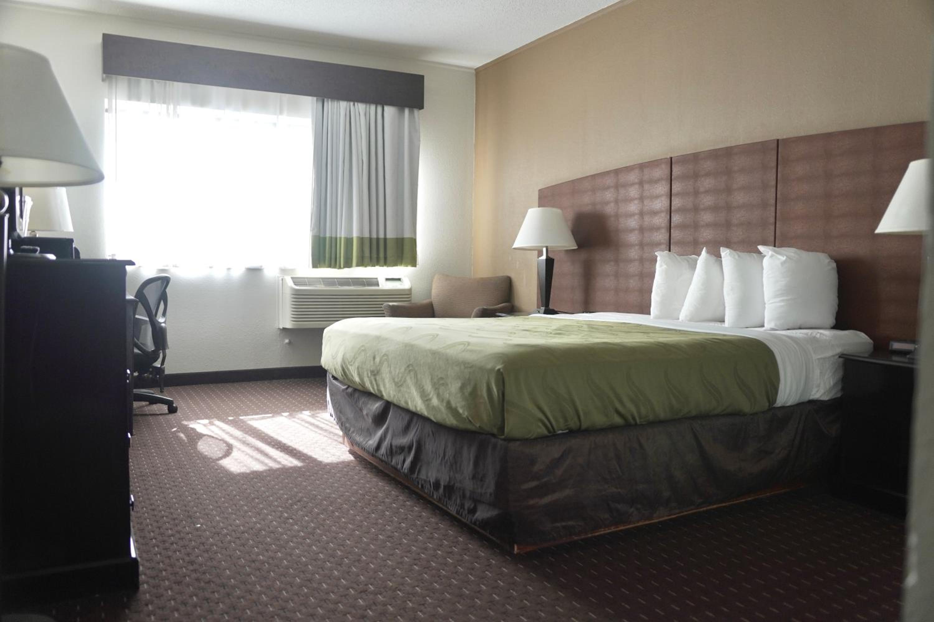 King Room -  Non-Smoking - Disability Access - Photo 2