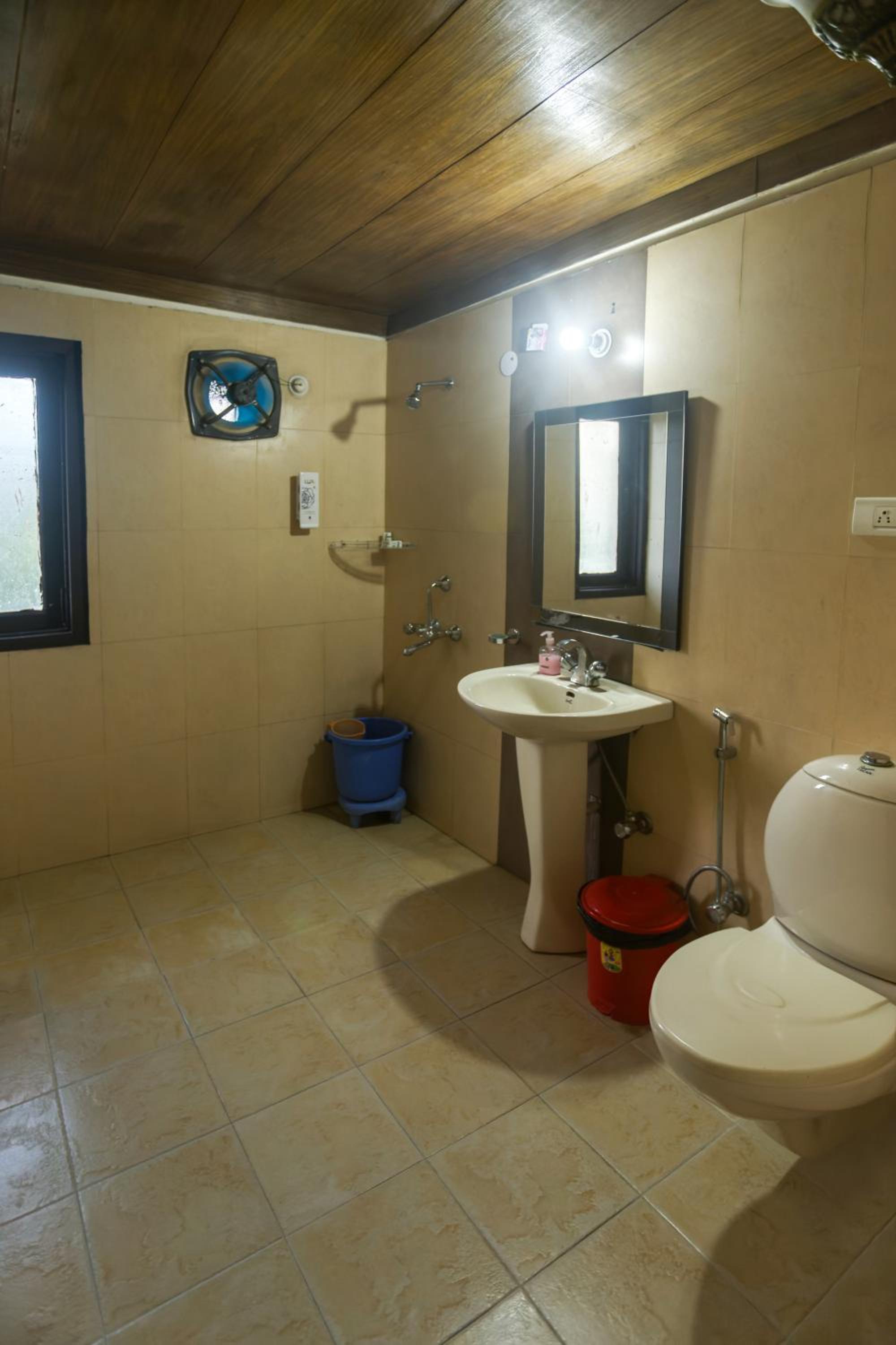 Deluxe Room - Photo 5