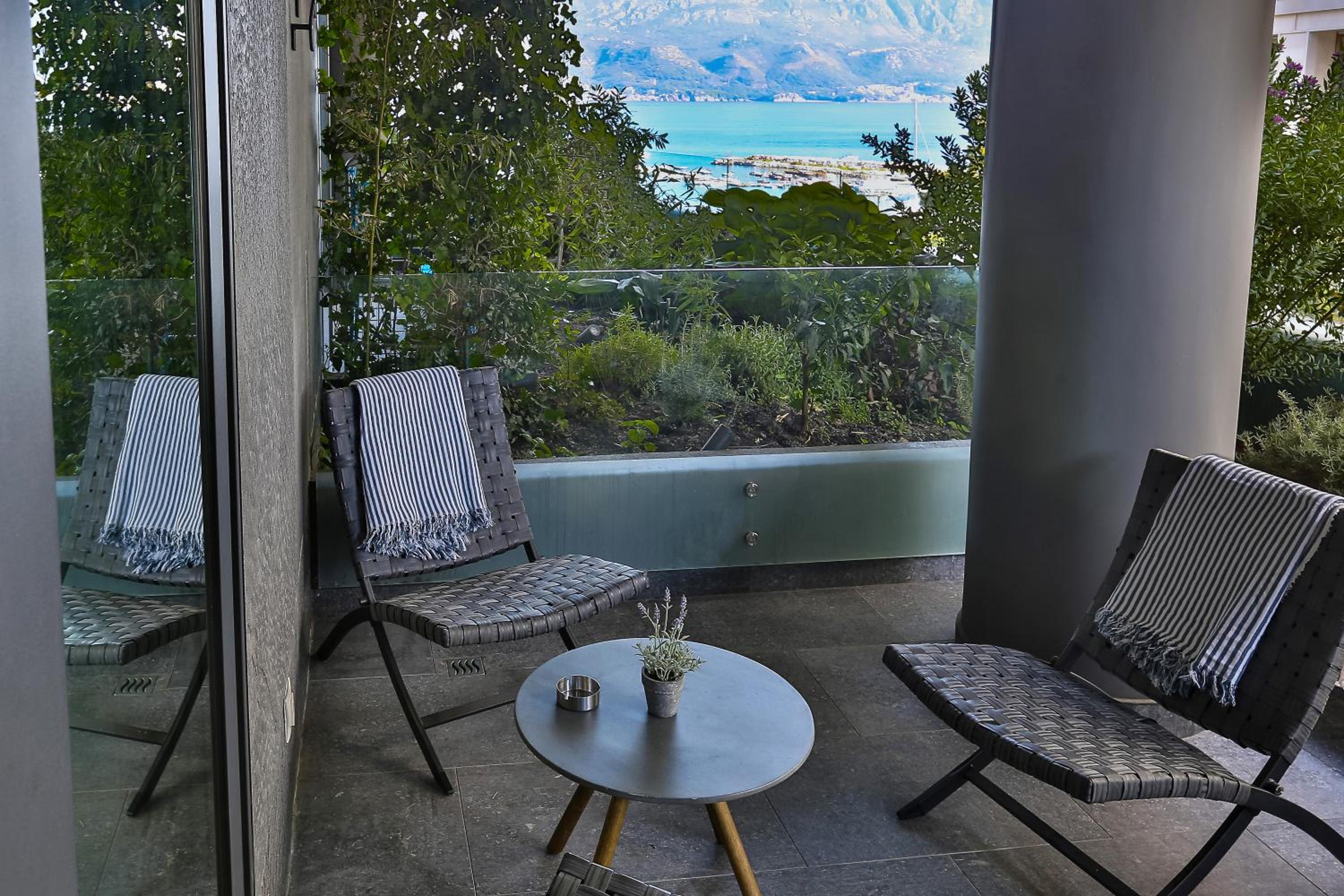 Apartment with Sea View - Photo 8