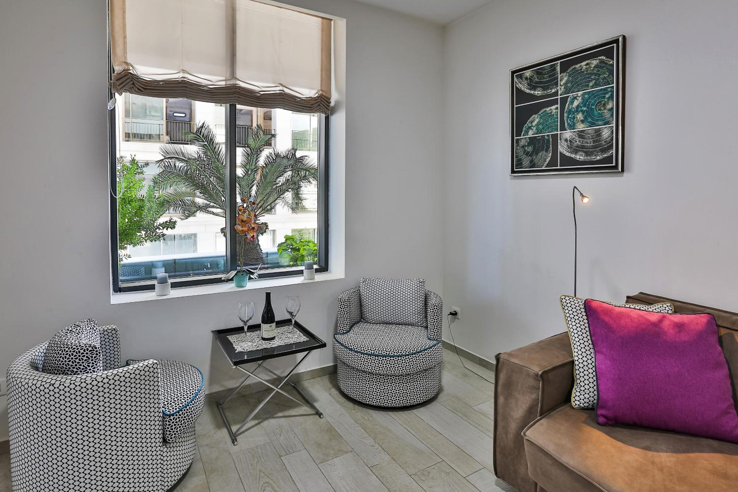Apartment with Sea View - Photo 5