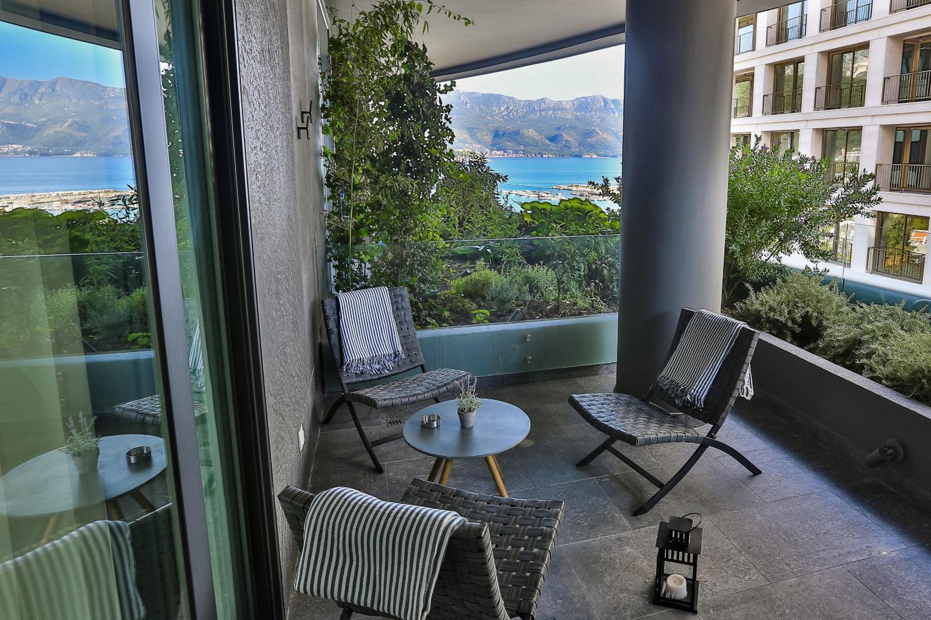 Apartment with Sea View - Photo 2