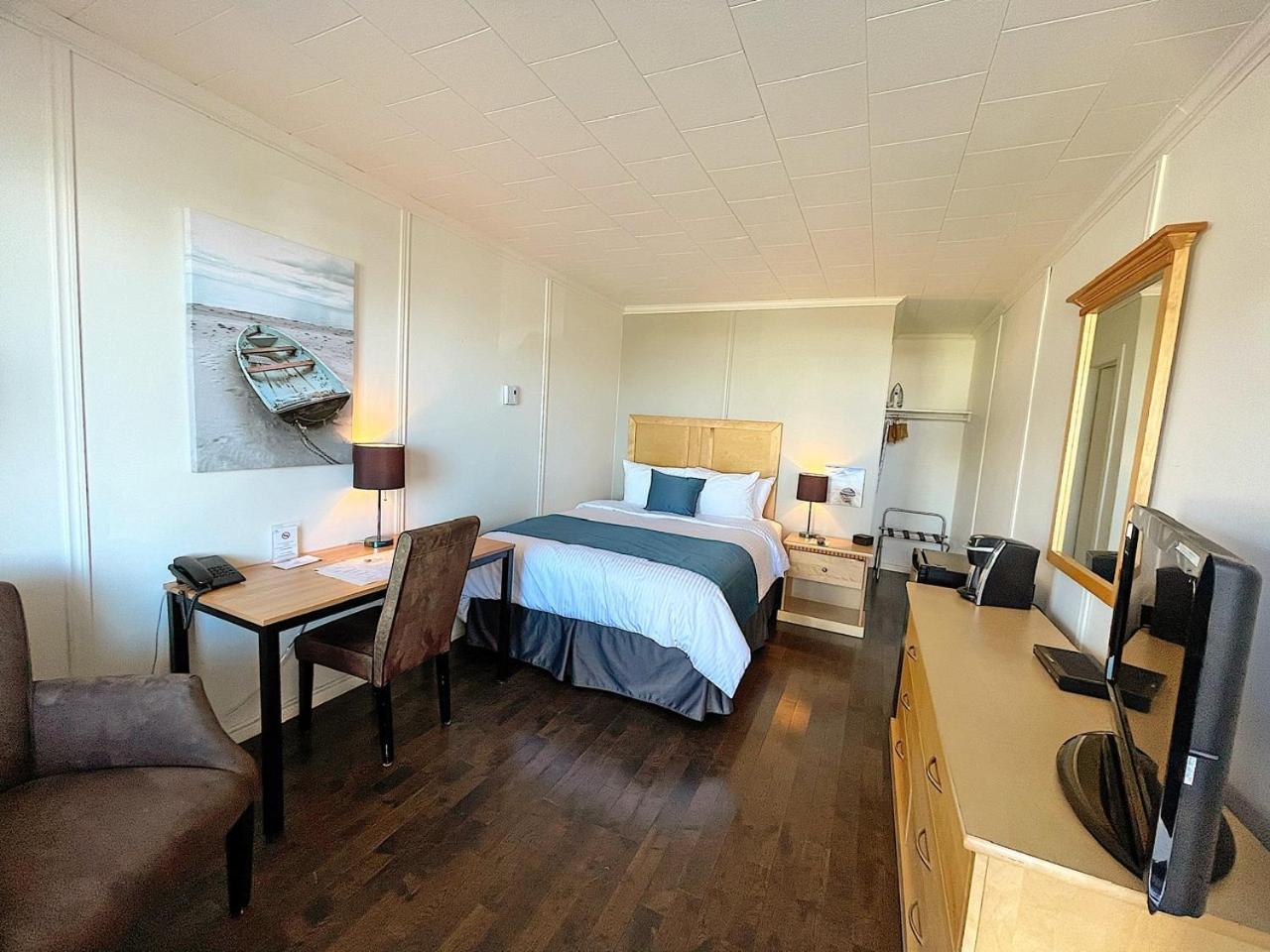 Standard Queen Room