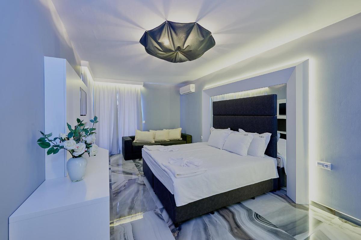 Junior Suite with Balcony (2 Adults + 1 Child)