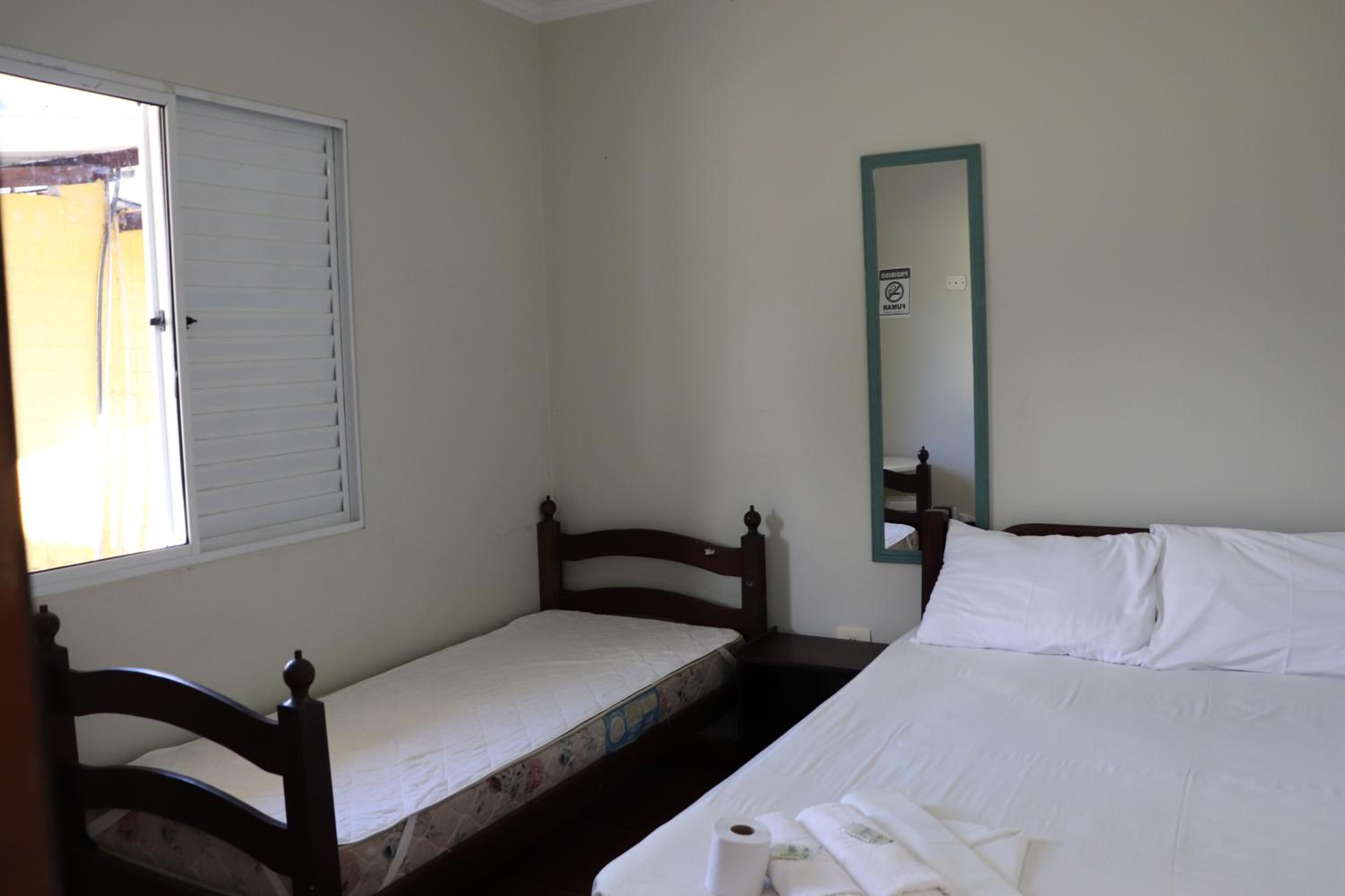 Economy Triple Room with Shared Bathroom photo 2