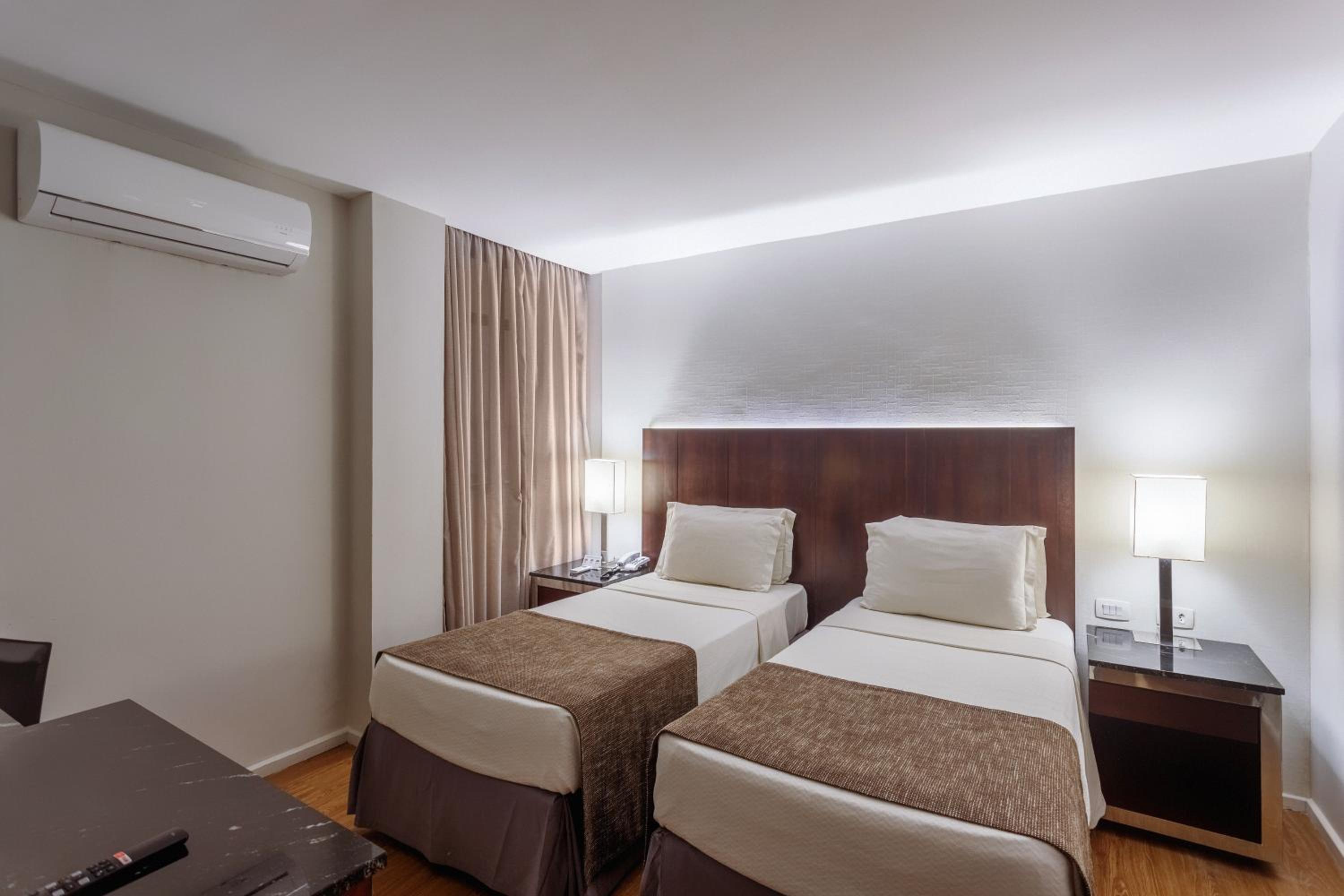 Standard Twin Room - Photo 1