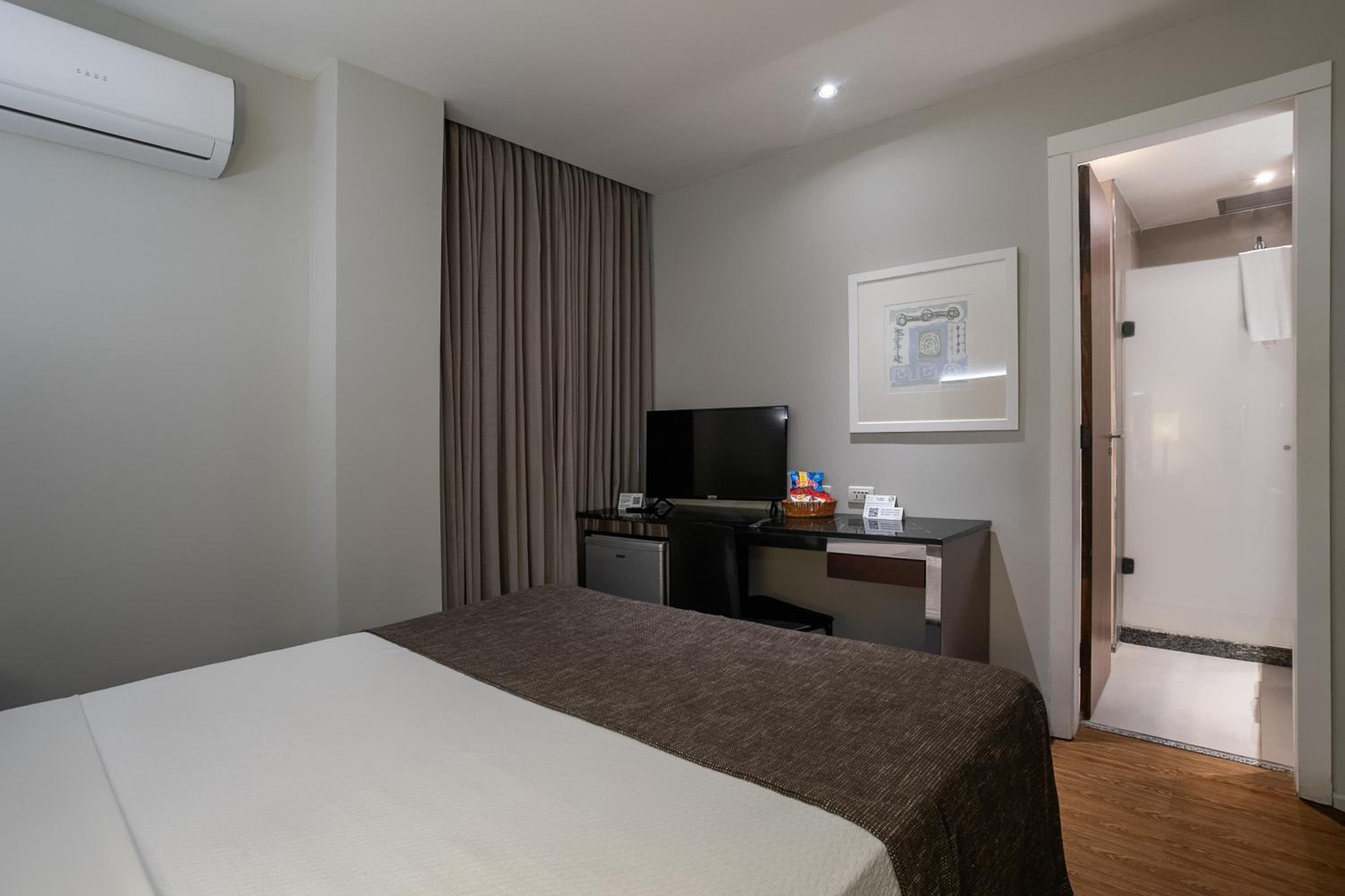 Standard Double Room - Photo 3