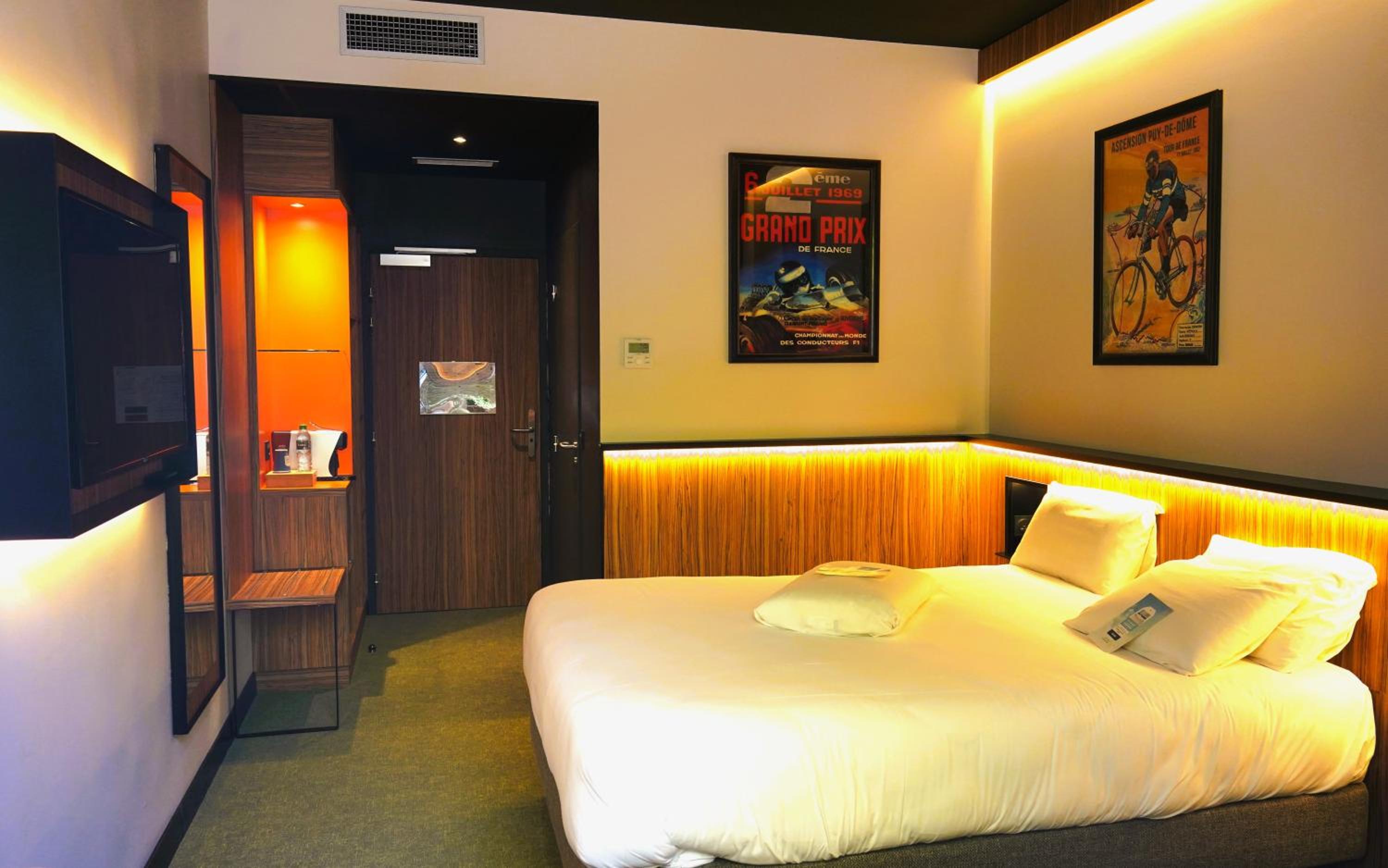Standard Double Room - Photo 13