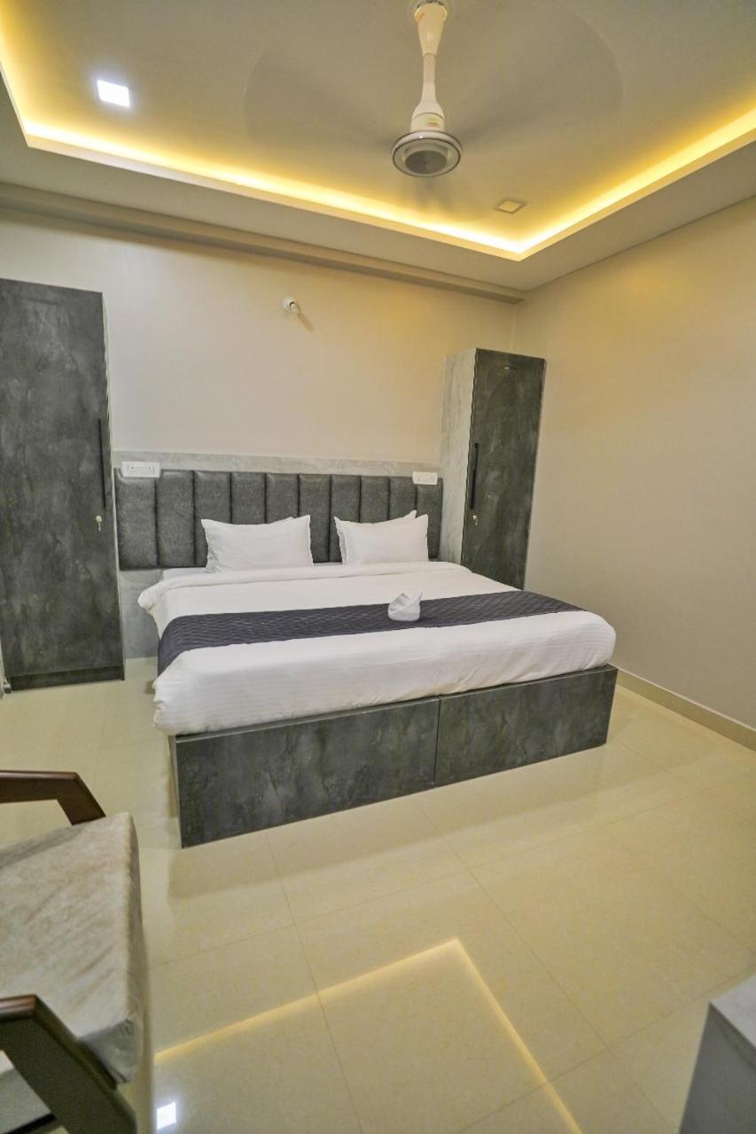 Standard - Photo 3