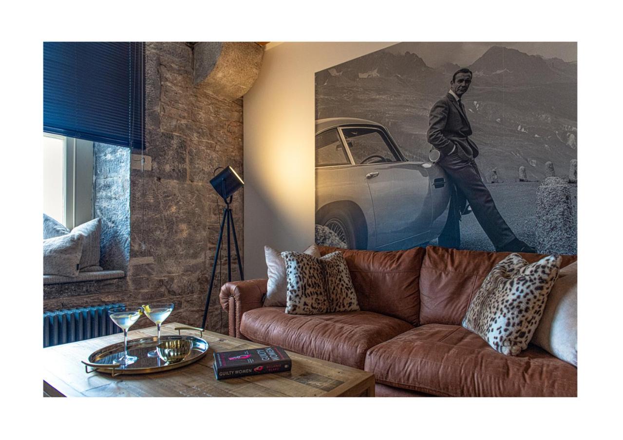 One-Bedroom Apartment with Bay View