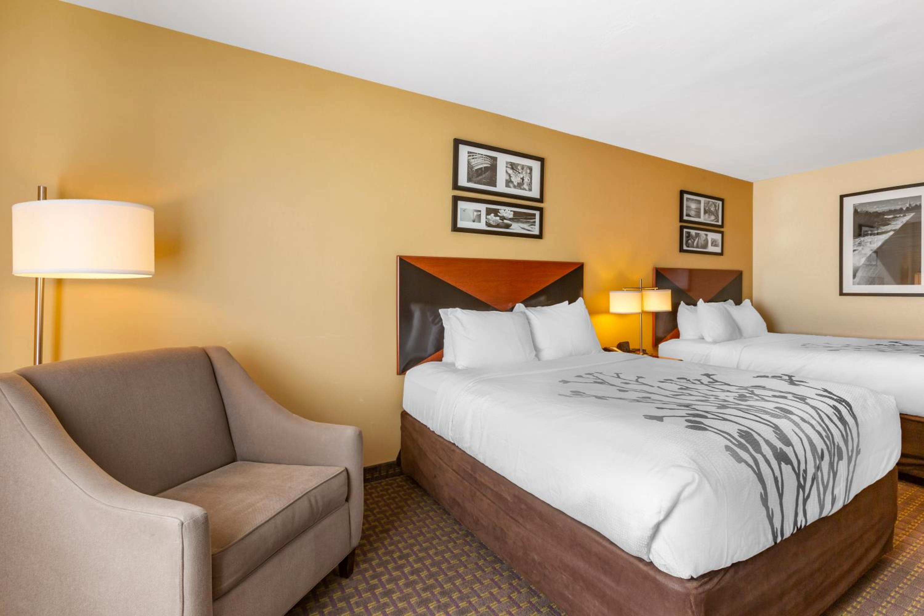 Queen Room With Two Queen Beds - Non-Smoking