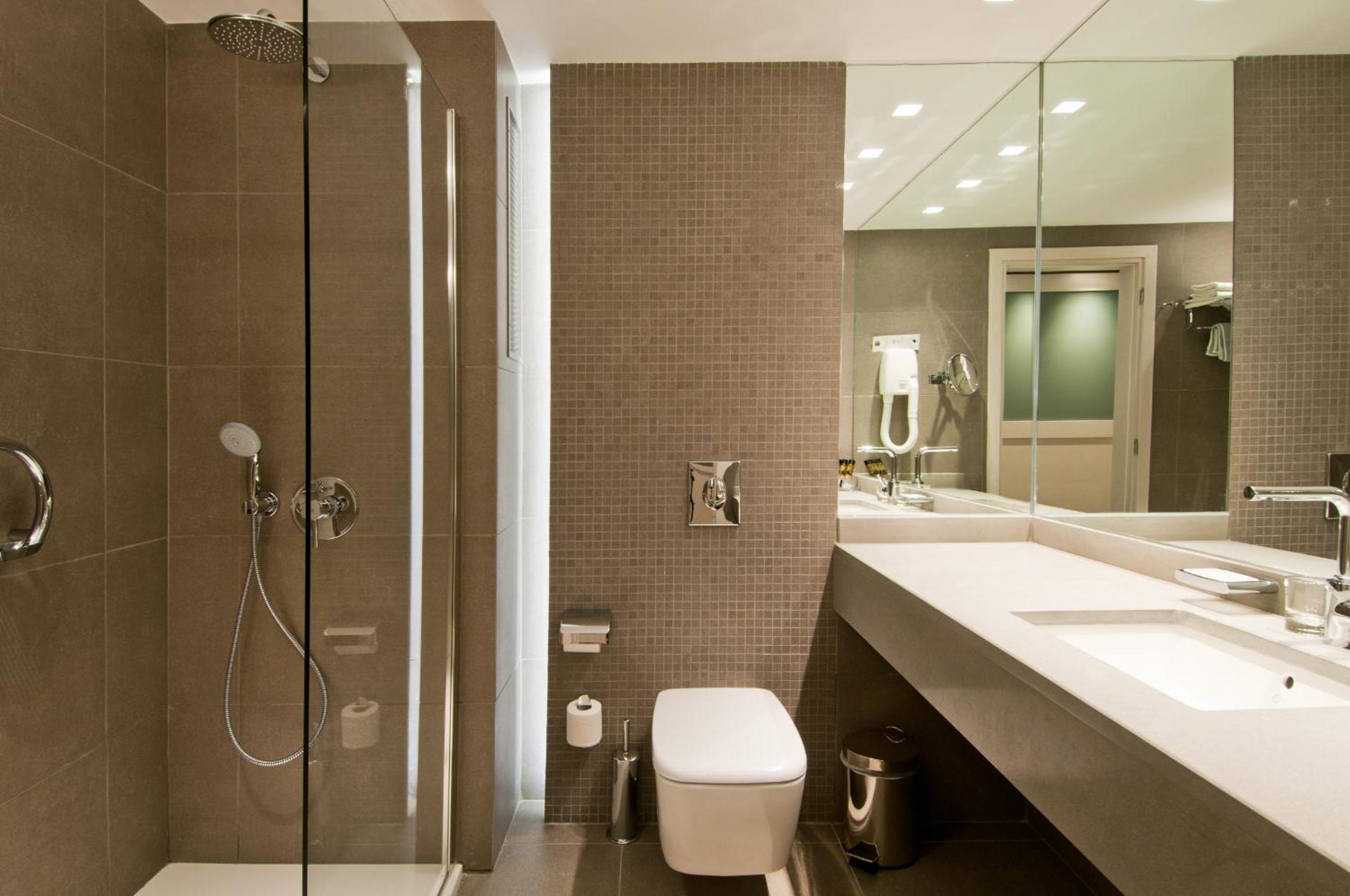 Deluxe Double or Twin Room - Photo 2