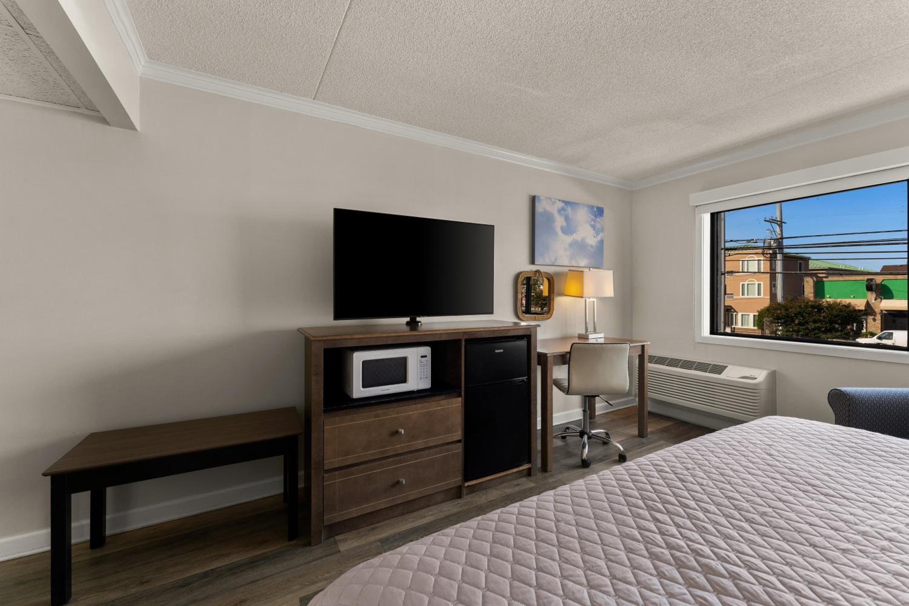 Standard King Room photo 3