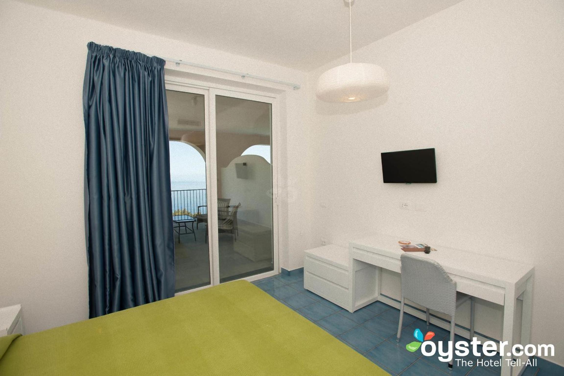 Deluxe Double Room with Sea View - Photo 1