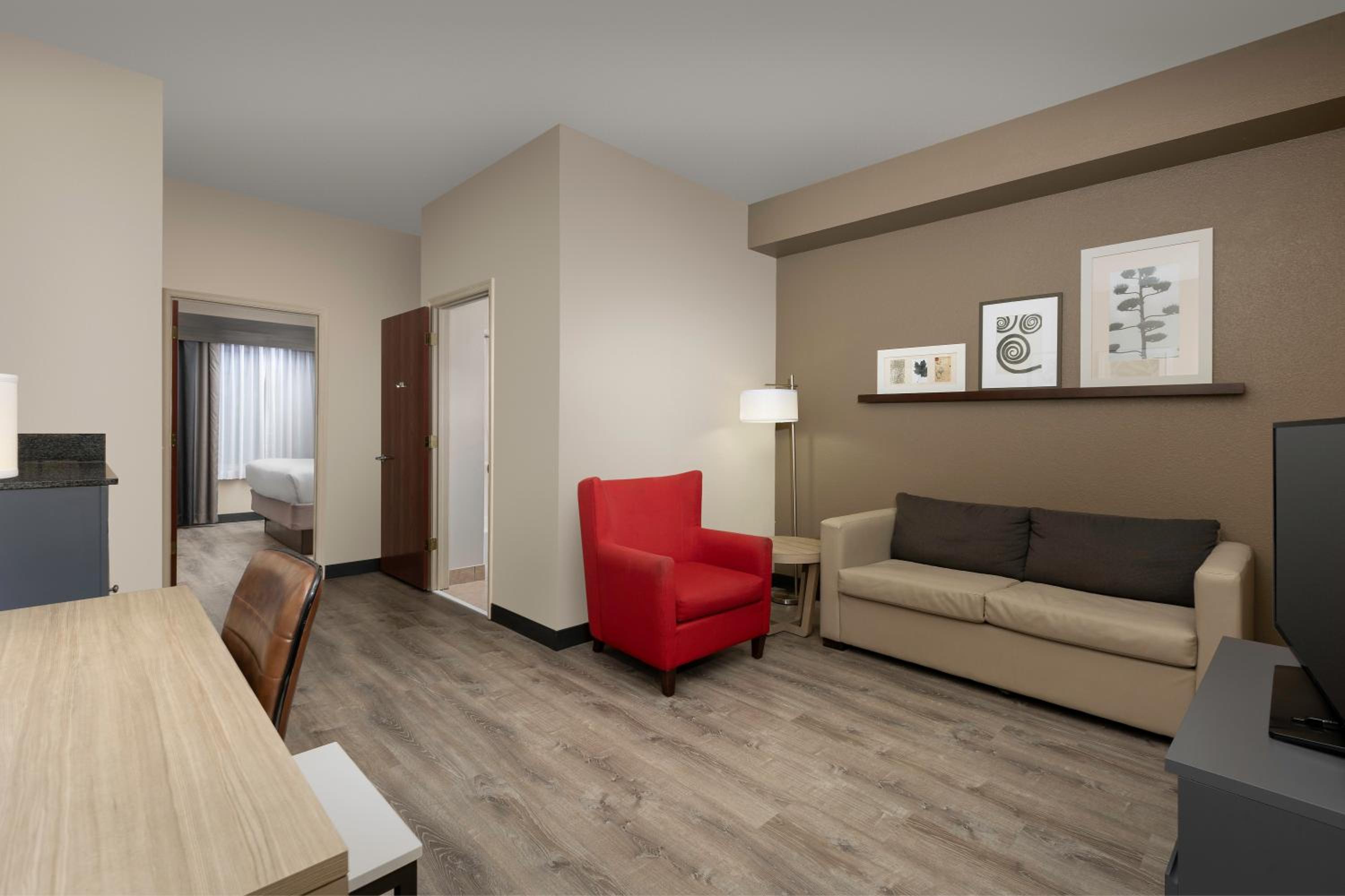 One-Bedroom King Suite - Non-Smoking - Photo 4