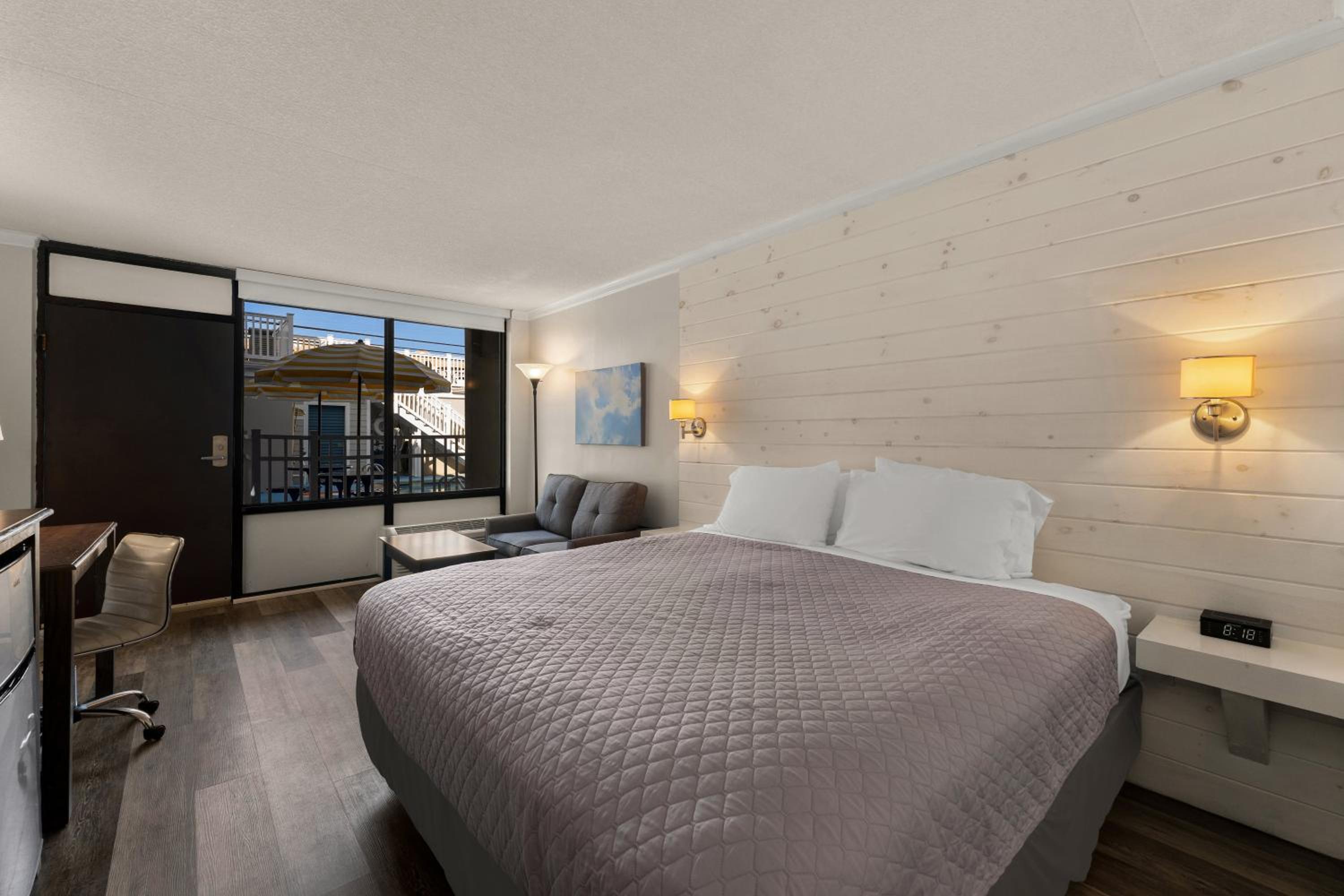 Deluxe King Room photo 1