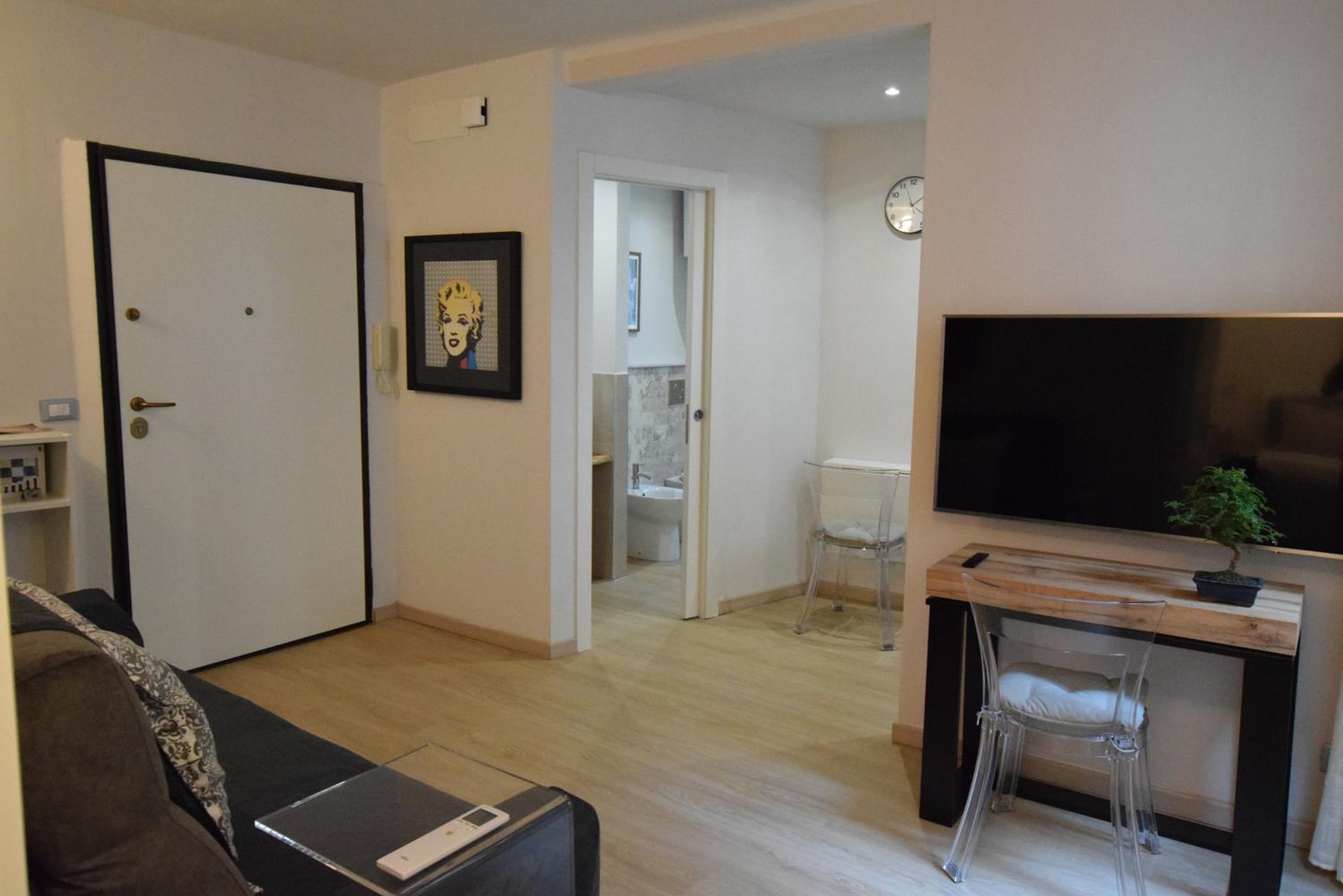 One-Bedroom Apartment photo 2