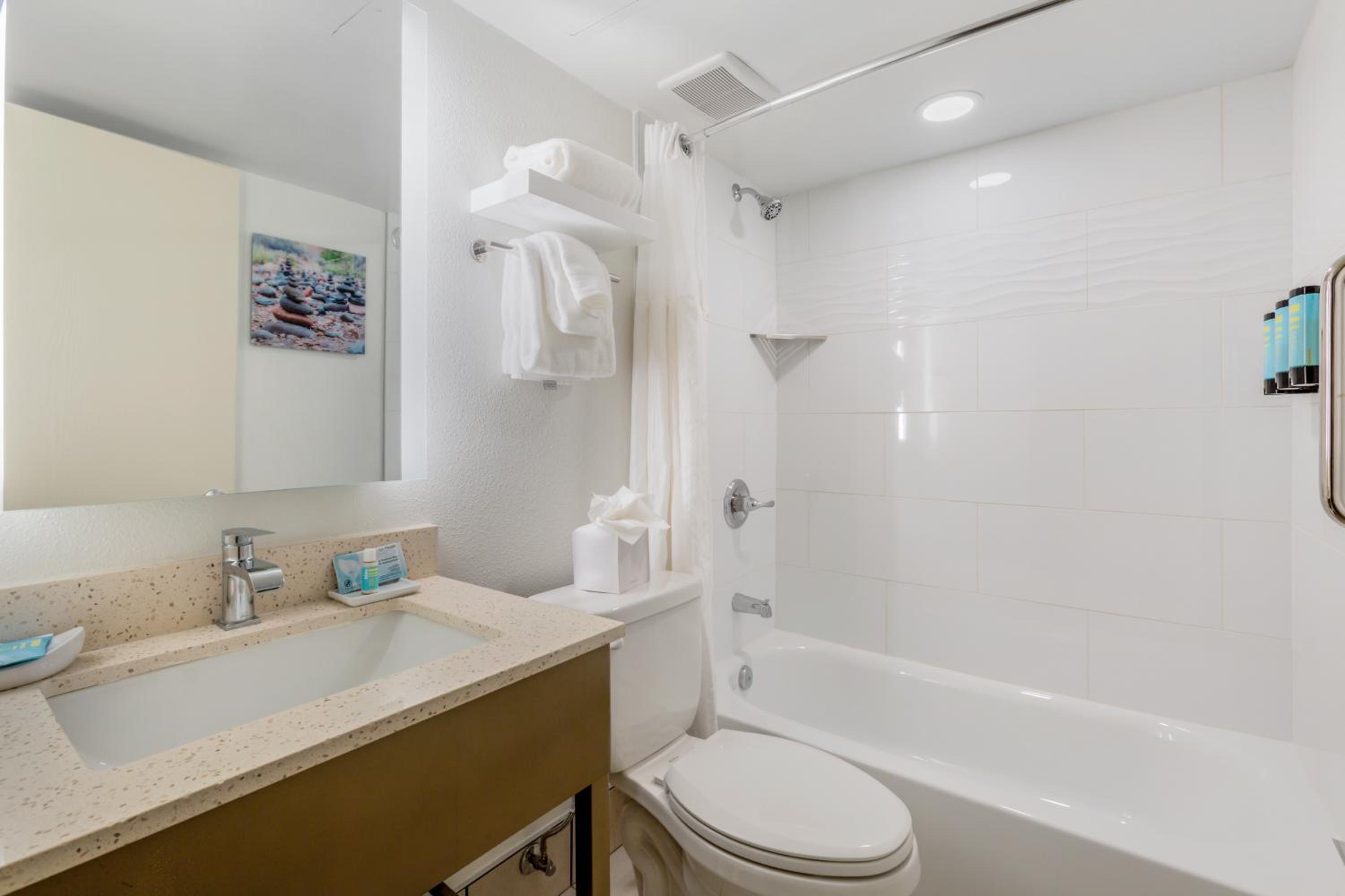 Double Room with Balcony and Two Double Beds - Upper Floor/Non-Smoking - Photo 5