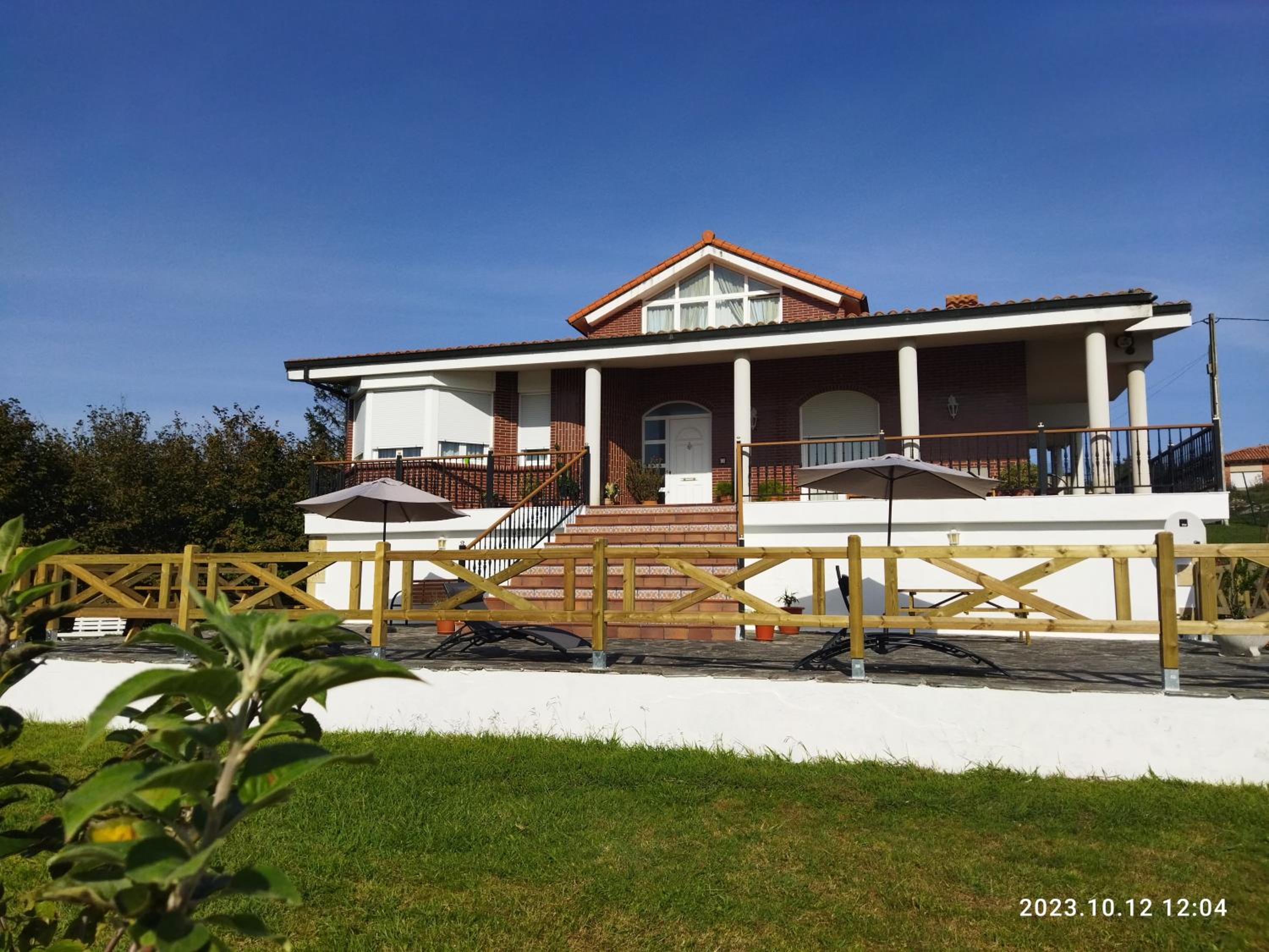 Three-Bedroom House photo 2