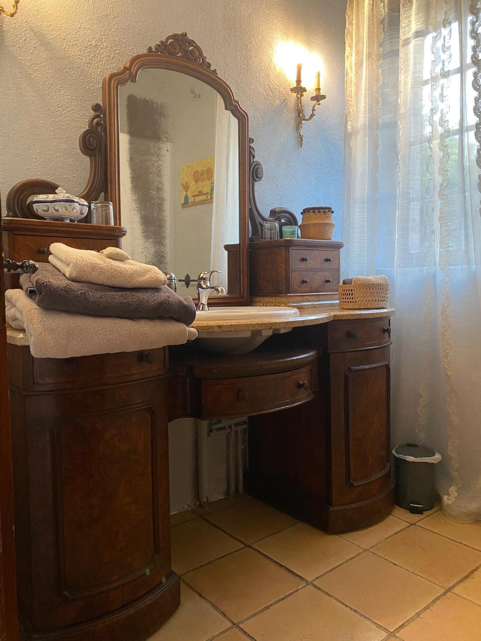 Double Room with Private Bathroom - Photo 6