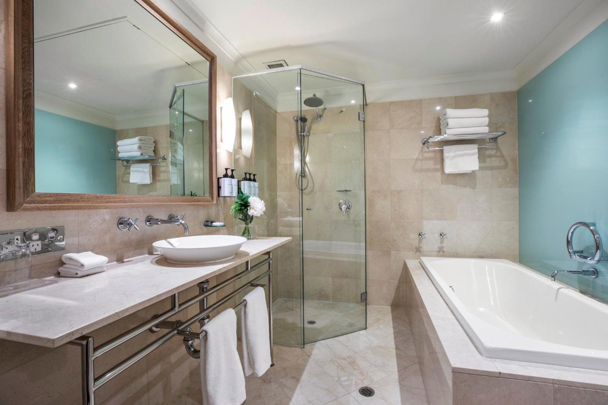 1 King Bed Club Access with Separate Bath - Photo 5
