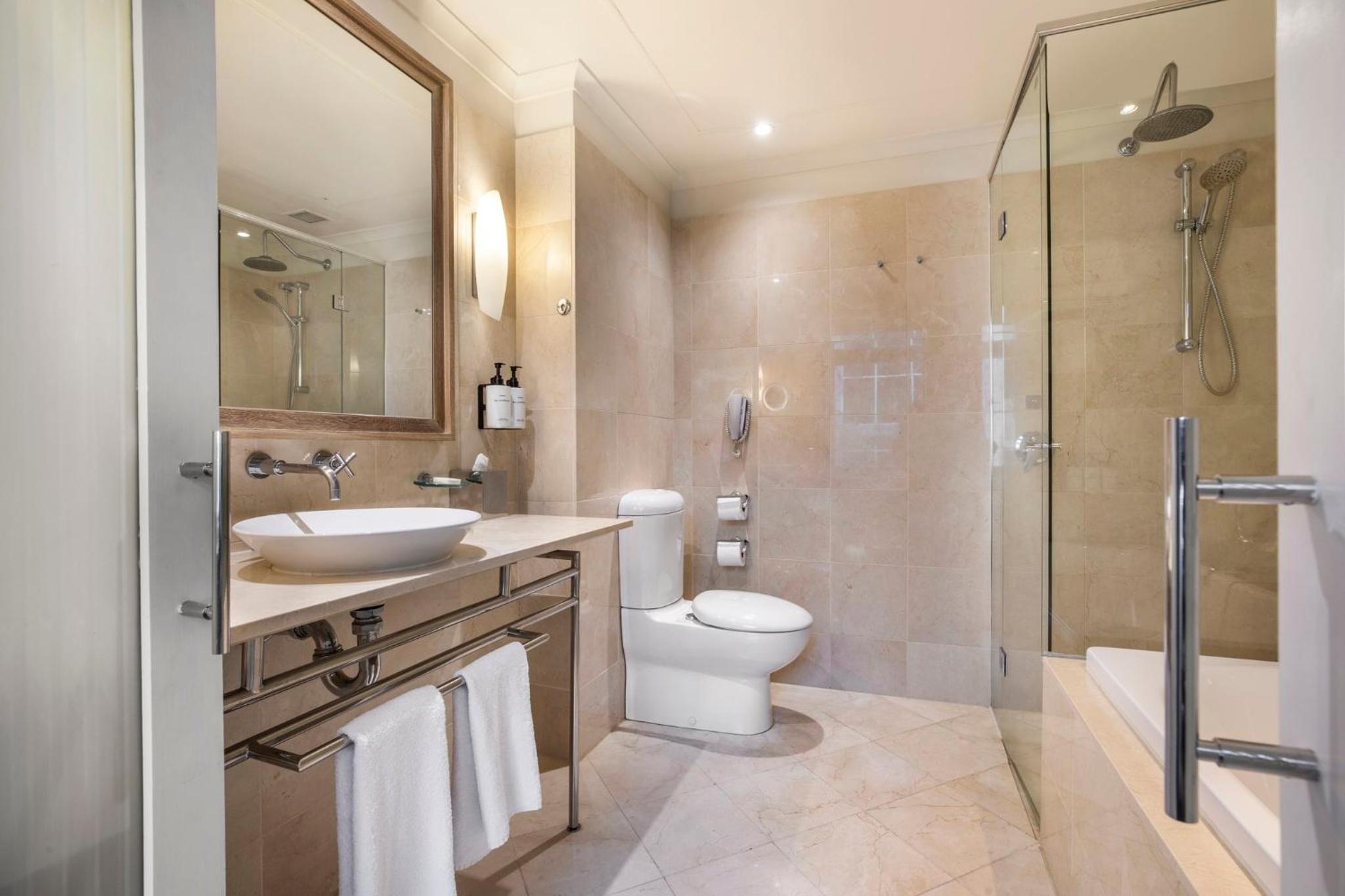 1 King Bed Club Access with Separate Bath - Photo 6