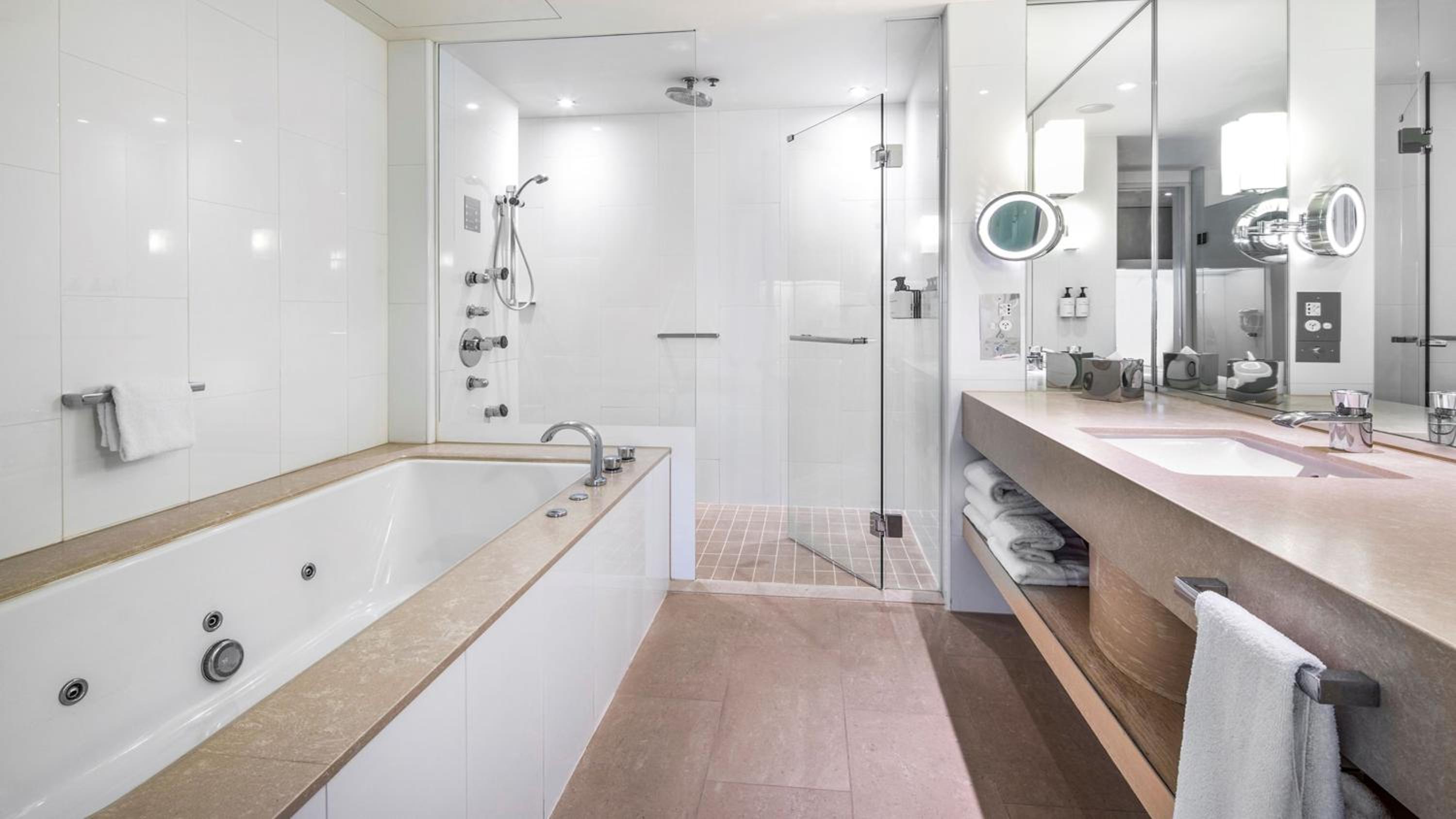 Junior King Suite - Collins Street - Photo 4