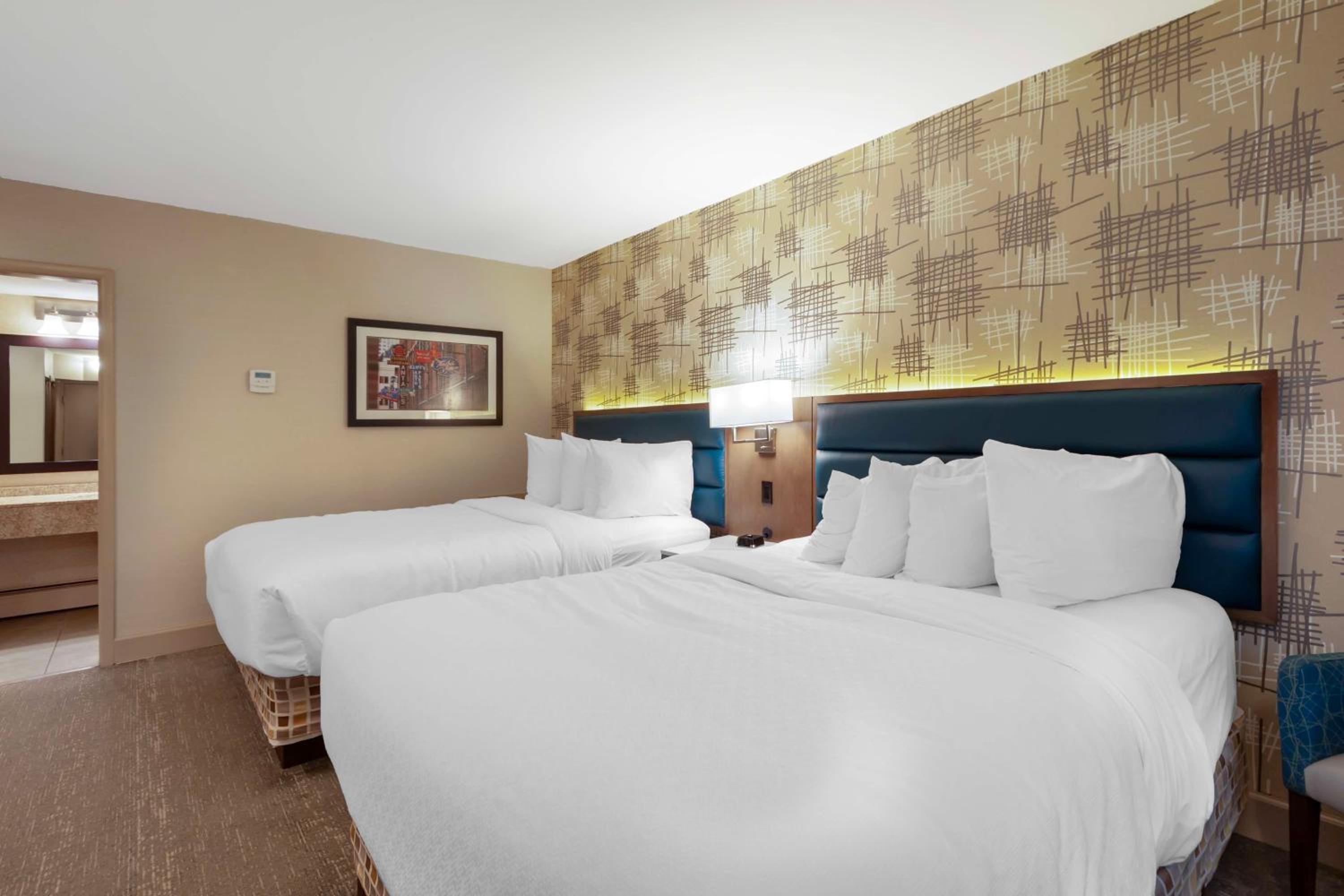 Deluxe Queen Room with Two Queen Beds photo 1