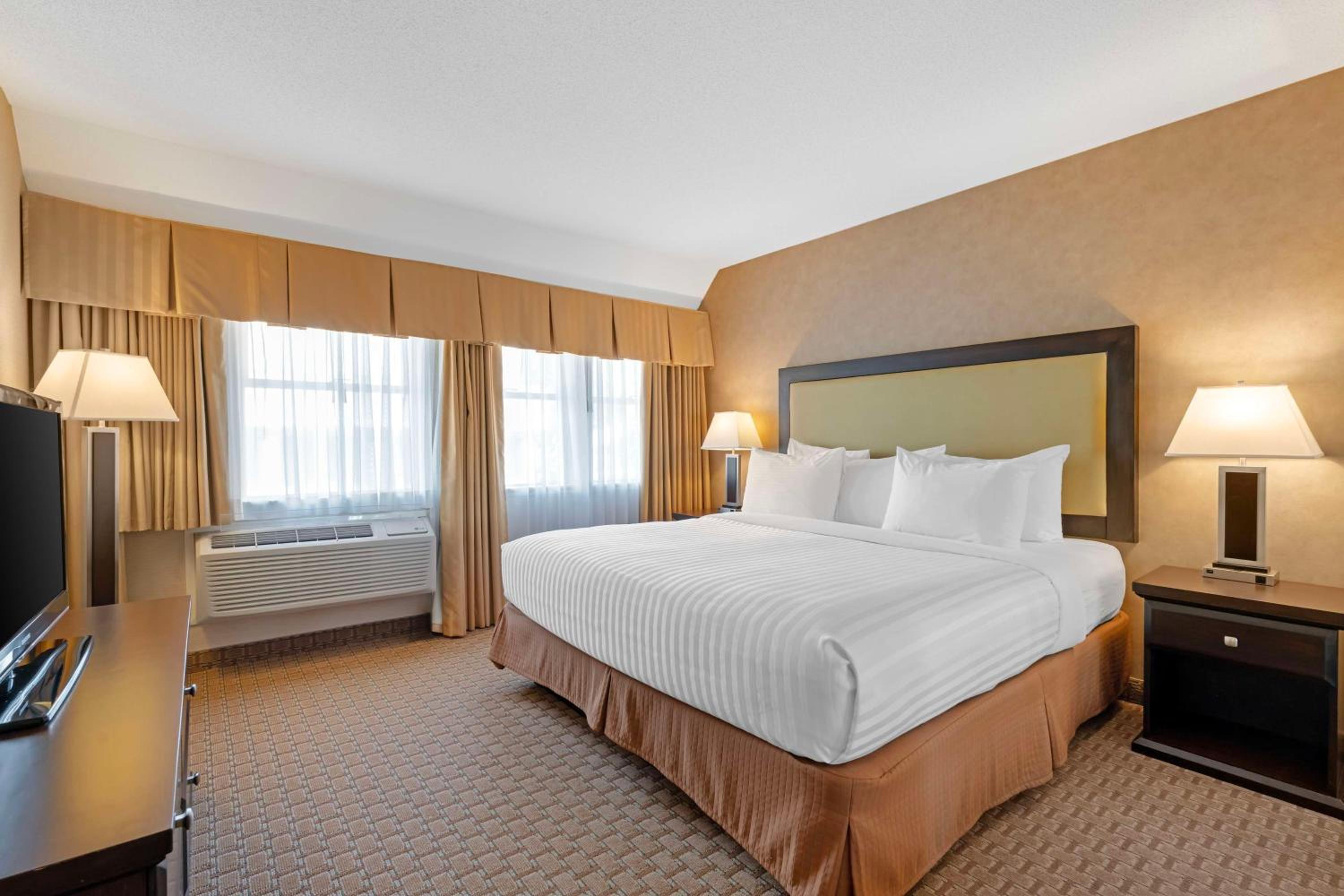 King Suite - Non-Smoking - Photo 1