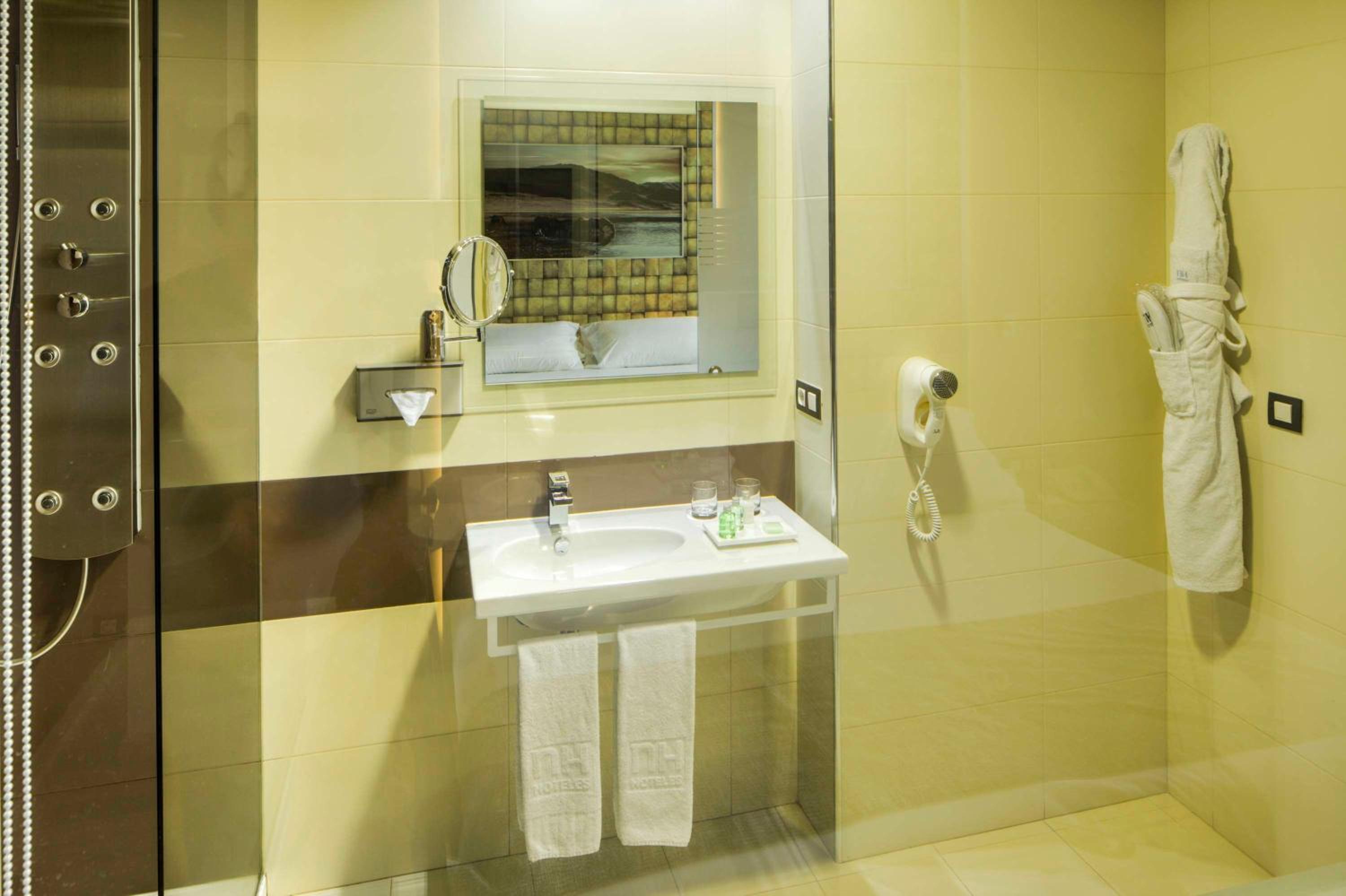 Standard Double or Twin Room - Photo 6