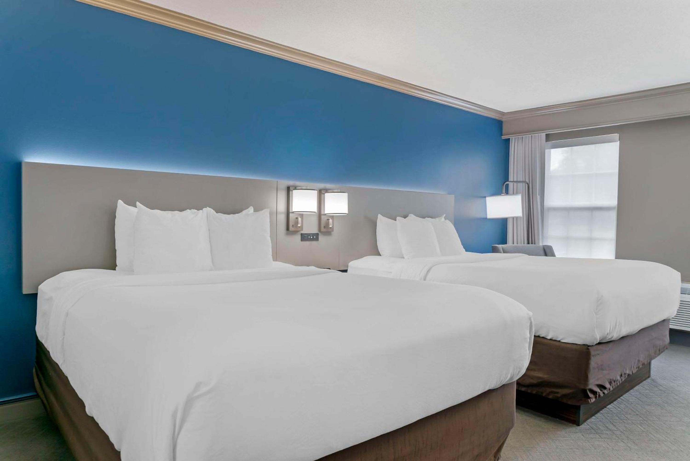 Queen Room with Two Queen Beds - Non-Smoking - Ground Floor photo 1
