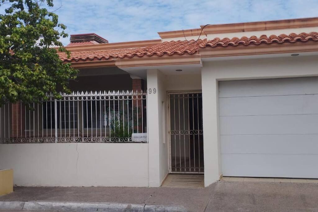 Three-Bedroom House photo 2