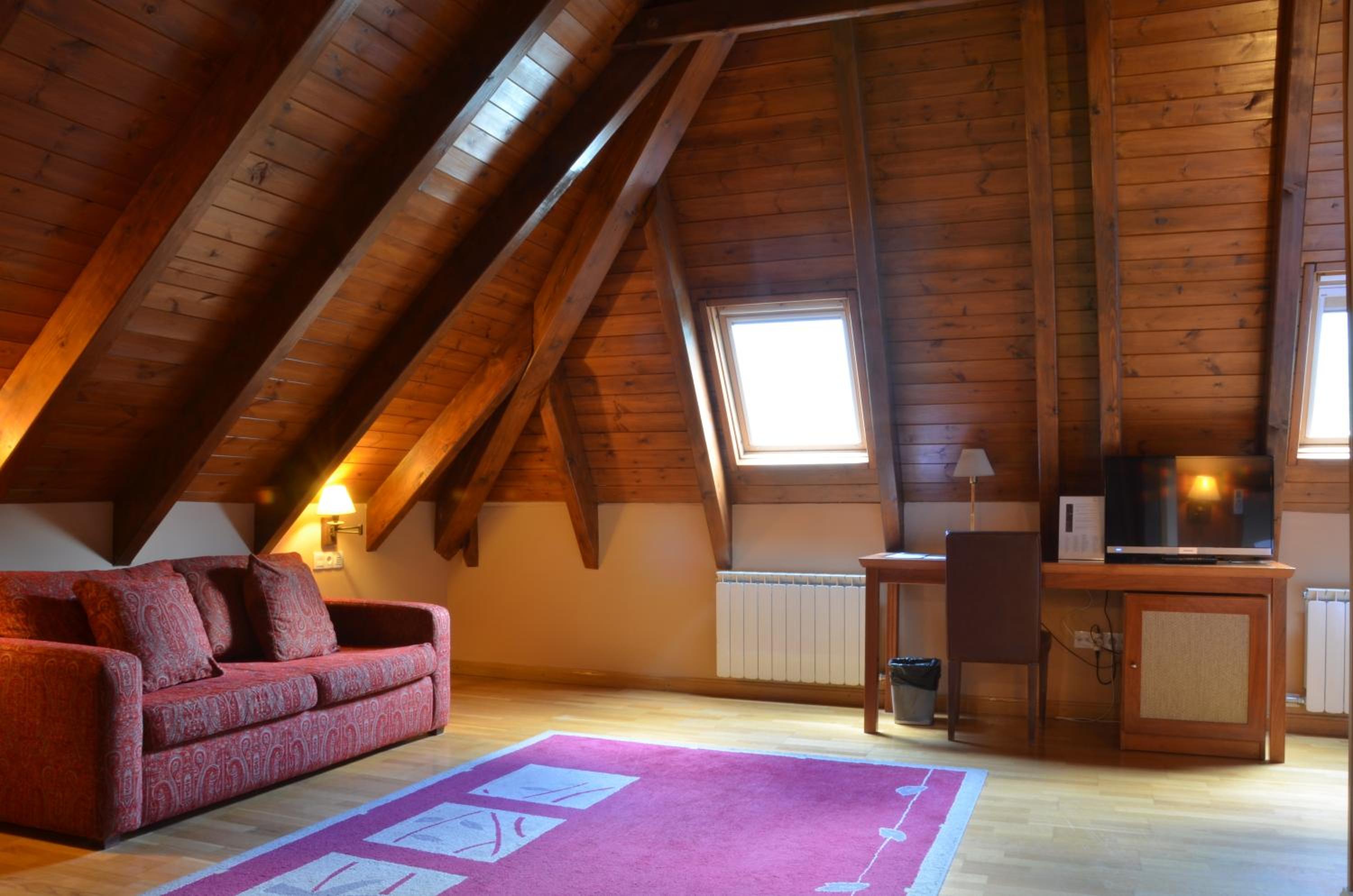 Junior Suite with Hot Tub - Photo 3