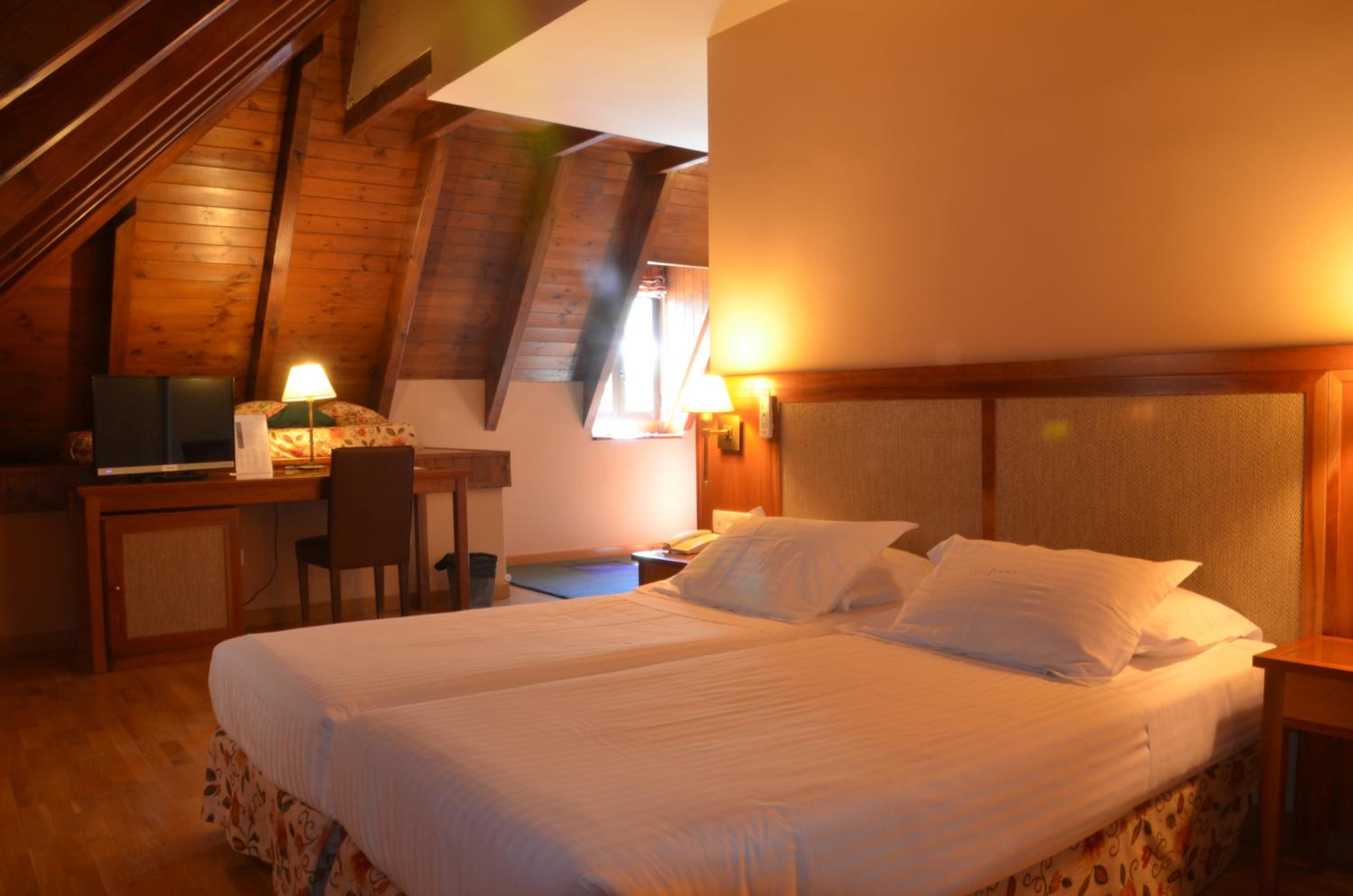 Double Room with Extra Bed - Photo 2