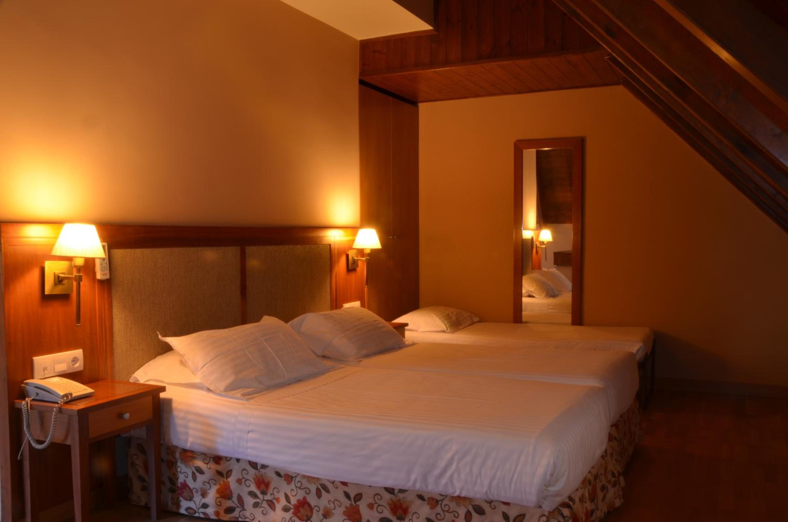 Double Room with Extra Bed - Photo 1