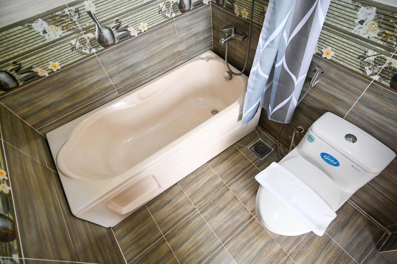 Suite with City View and Bathtub photo 3