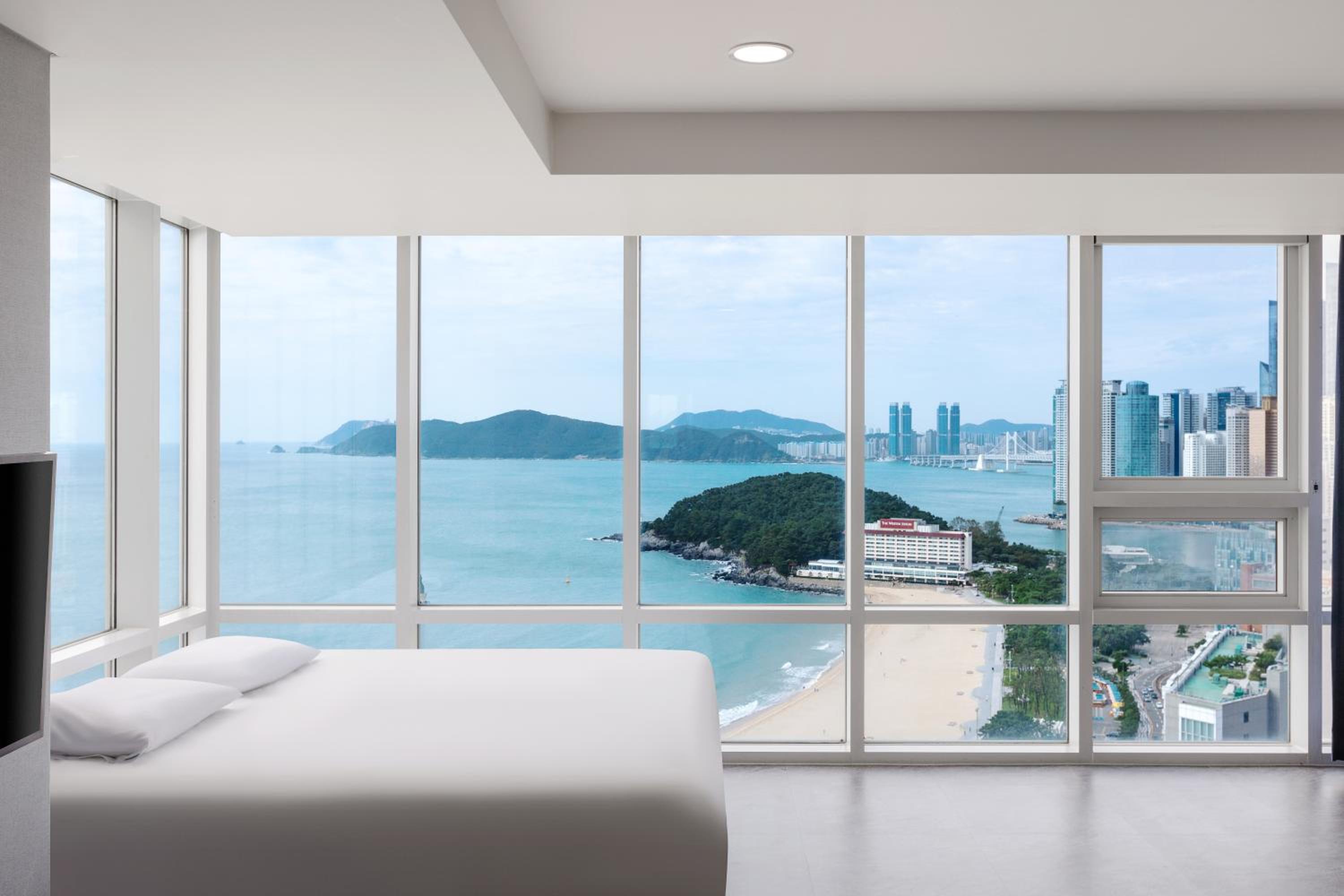Swimming pool PKG for 2 people - Corner Suite with Sea View  - Photo 2