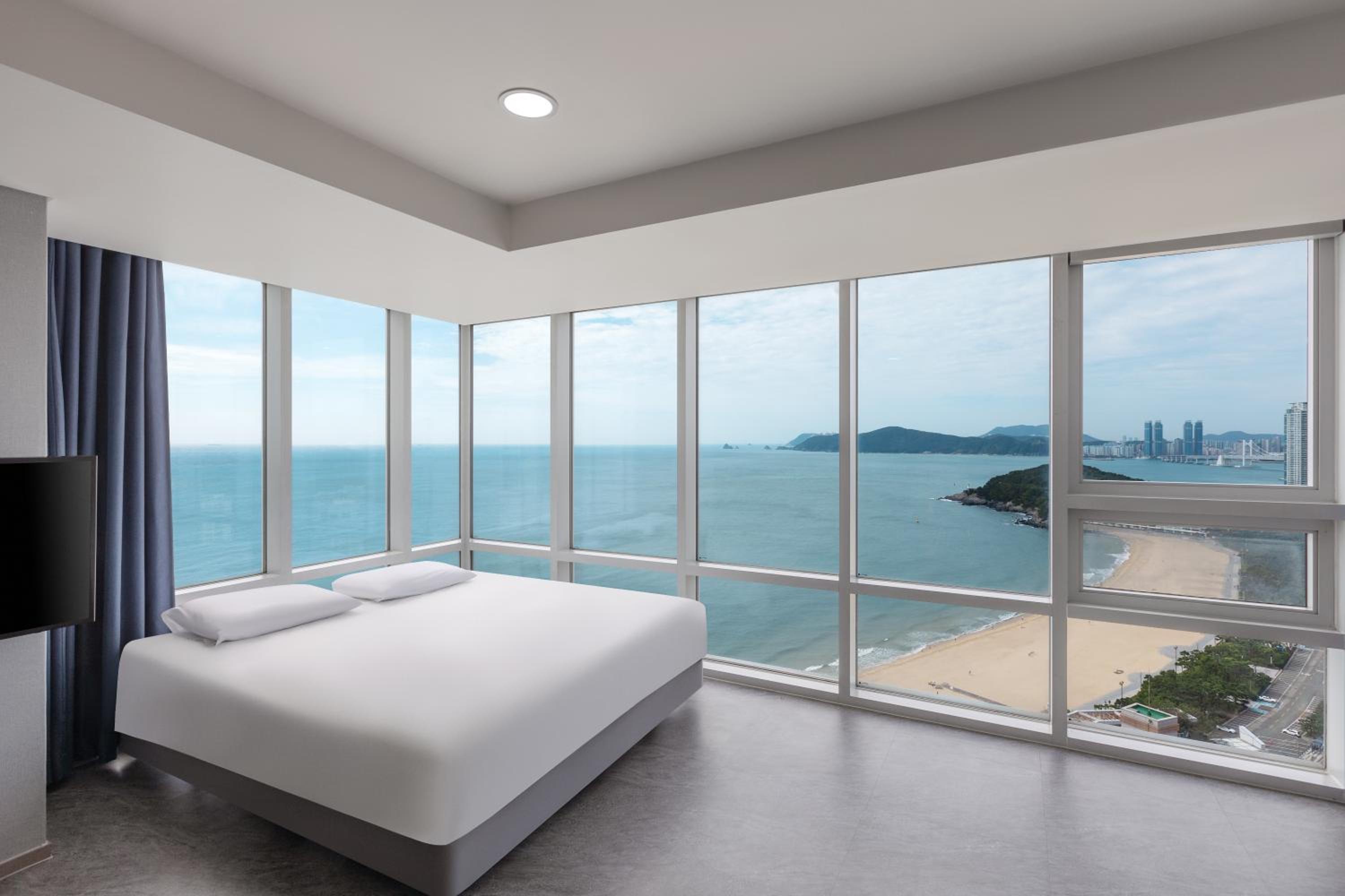 Swimming pool PKG for 2 people - Corner Suite with Sea View  - Photo 4