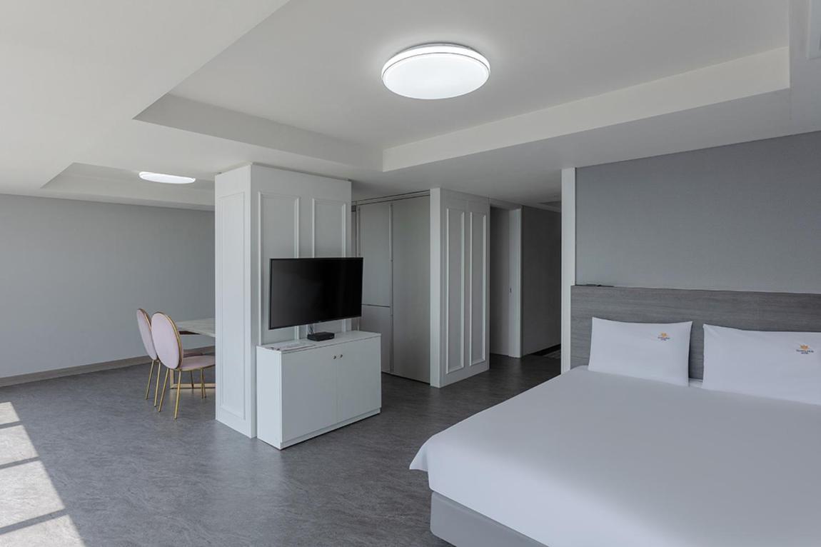 Swimming pool PKG for 2 people - Suite Room with Sea View - Photo 6