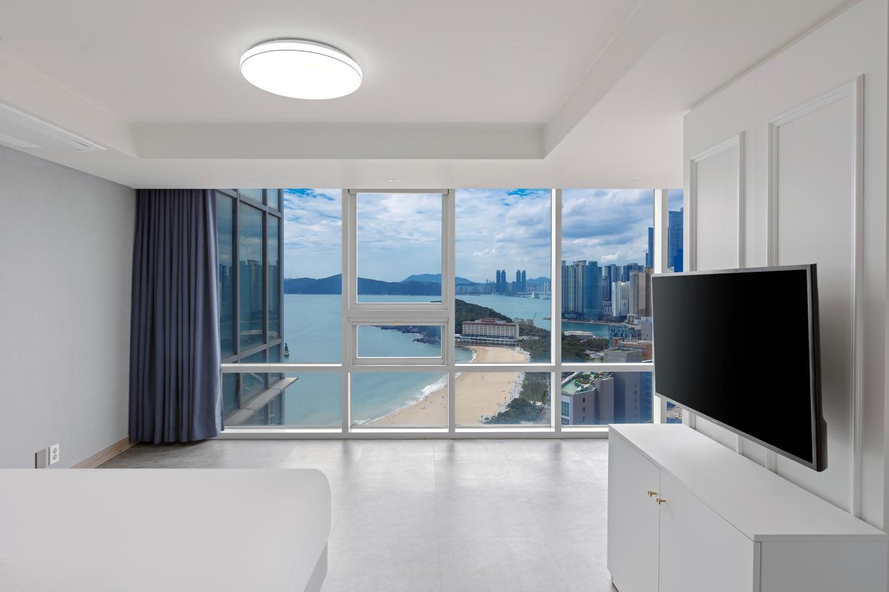 Swimming pool PKG for 2 people - Suite Room with Sea View - Photo 3