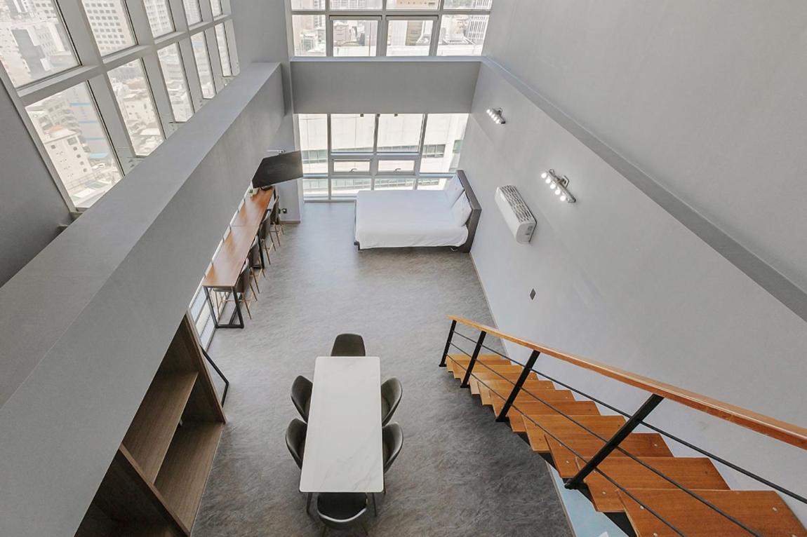 Duplex Suite with City View - Photo 6