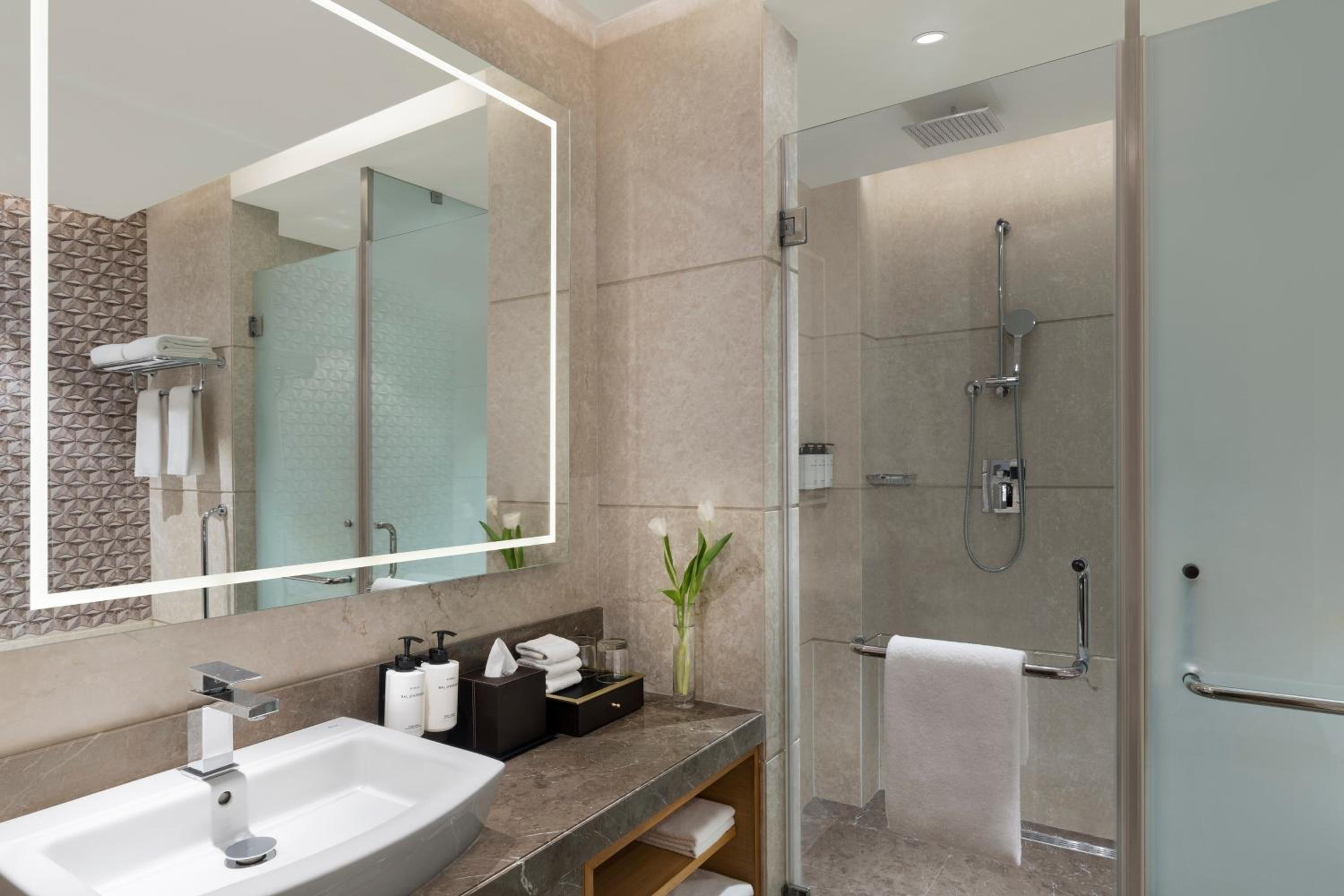 Classic Twin Room: 20% off on food,soft beverages, laundry & local transportation(upto 10 km); enjoy 90-min spa at 60mins spa price; BOGO offer on select beverages(5–8 pm) at Connexions Bar;3-course meal at House of Han-T&C apply photo 3