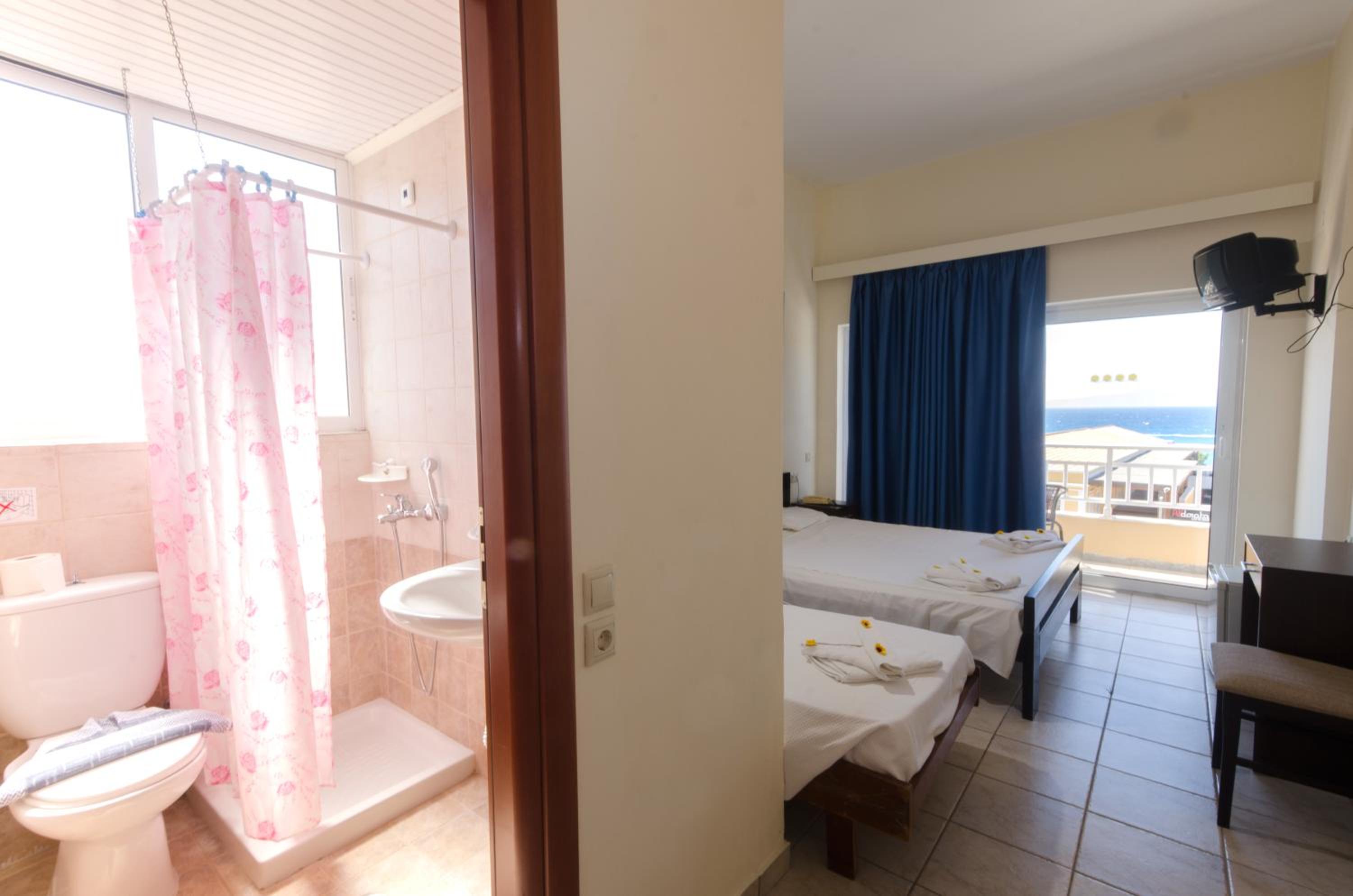 Triple Room - Photo 11