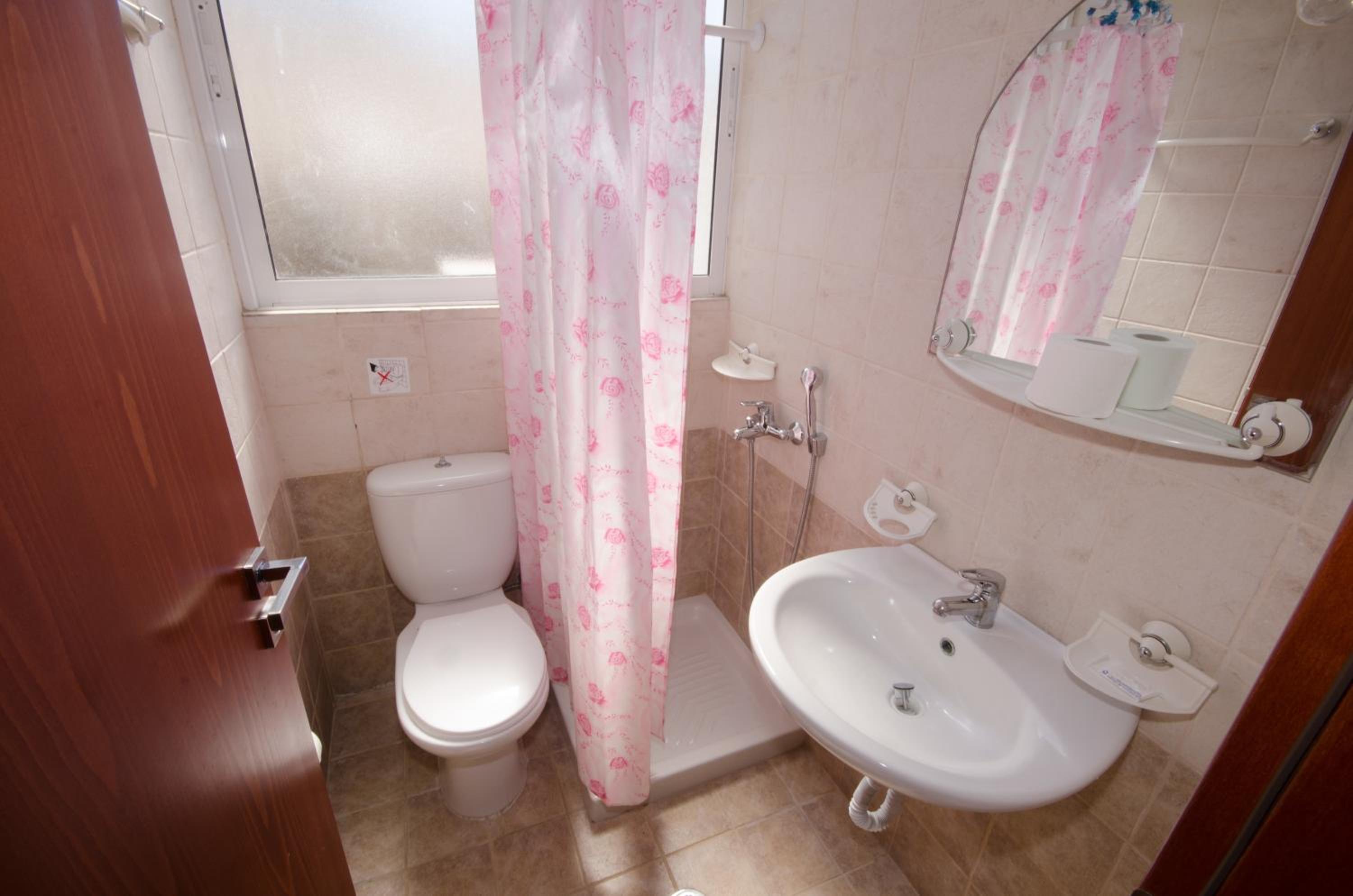Triple Room - Photo 8