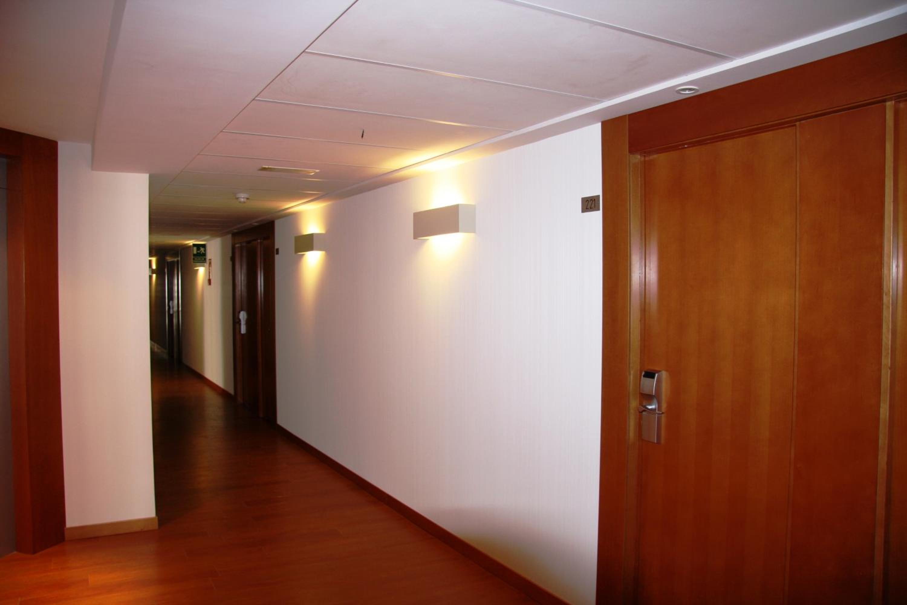 Twin Room with Extra Bed (2 Adults + 1 Child) photo 2