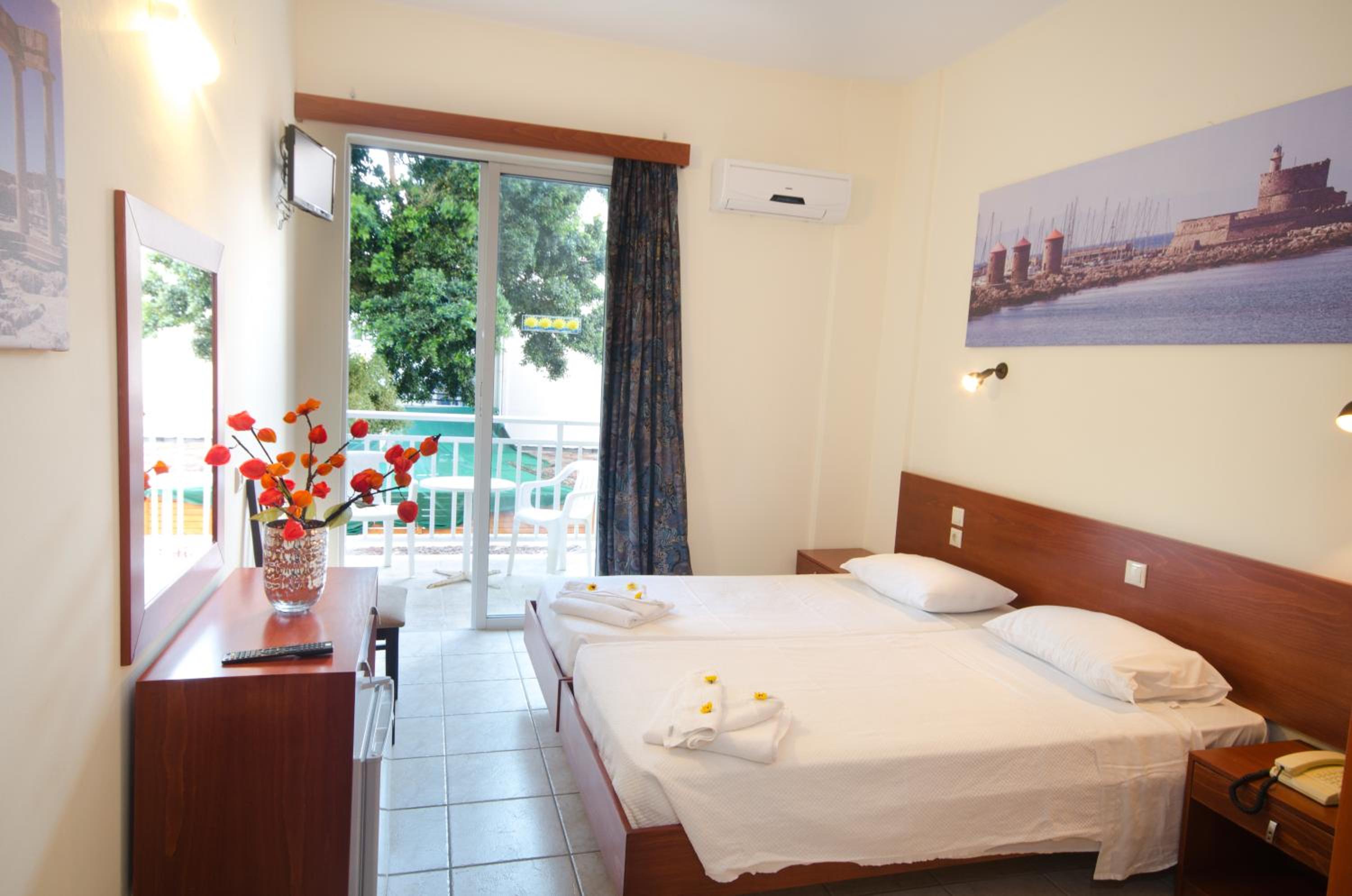 Double or Twin Room - Photo 4