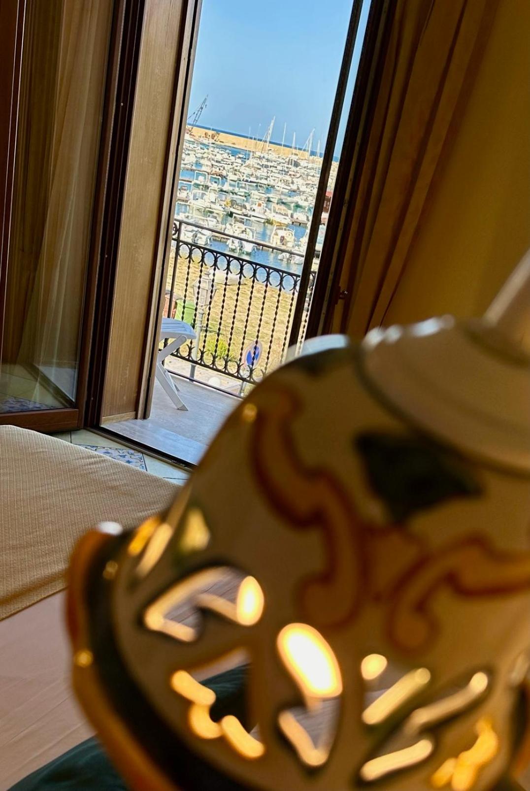 Double Room with Balcony and Sea View - Photo 5