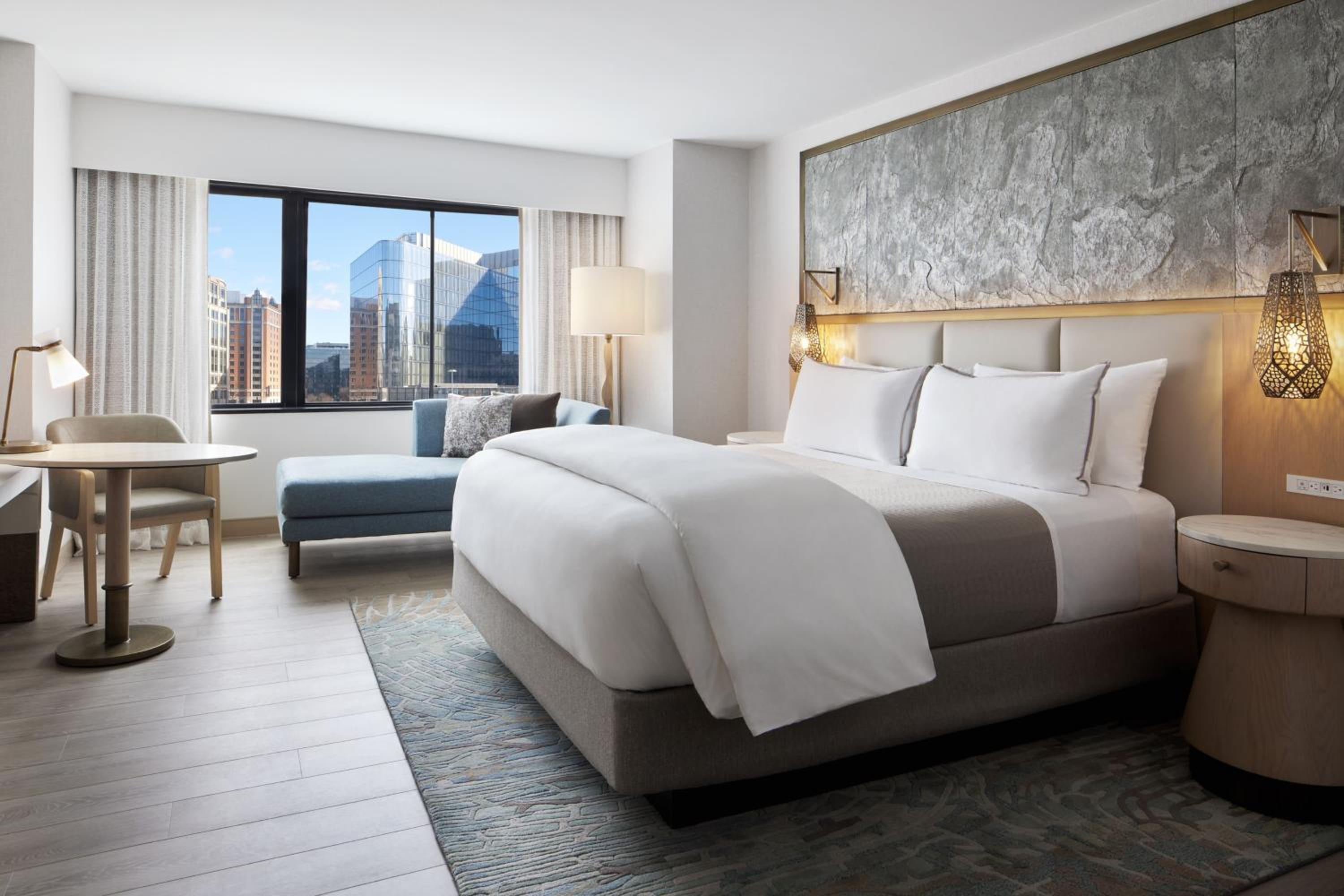 King Room with City View - Photo 5