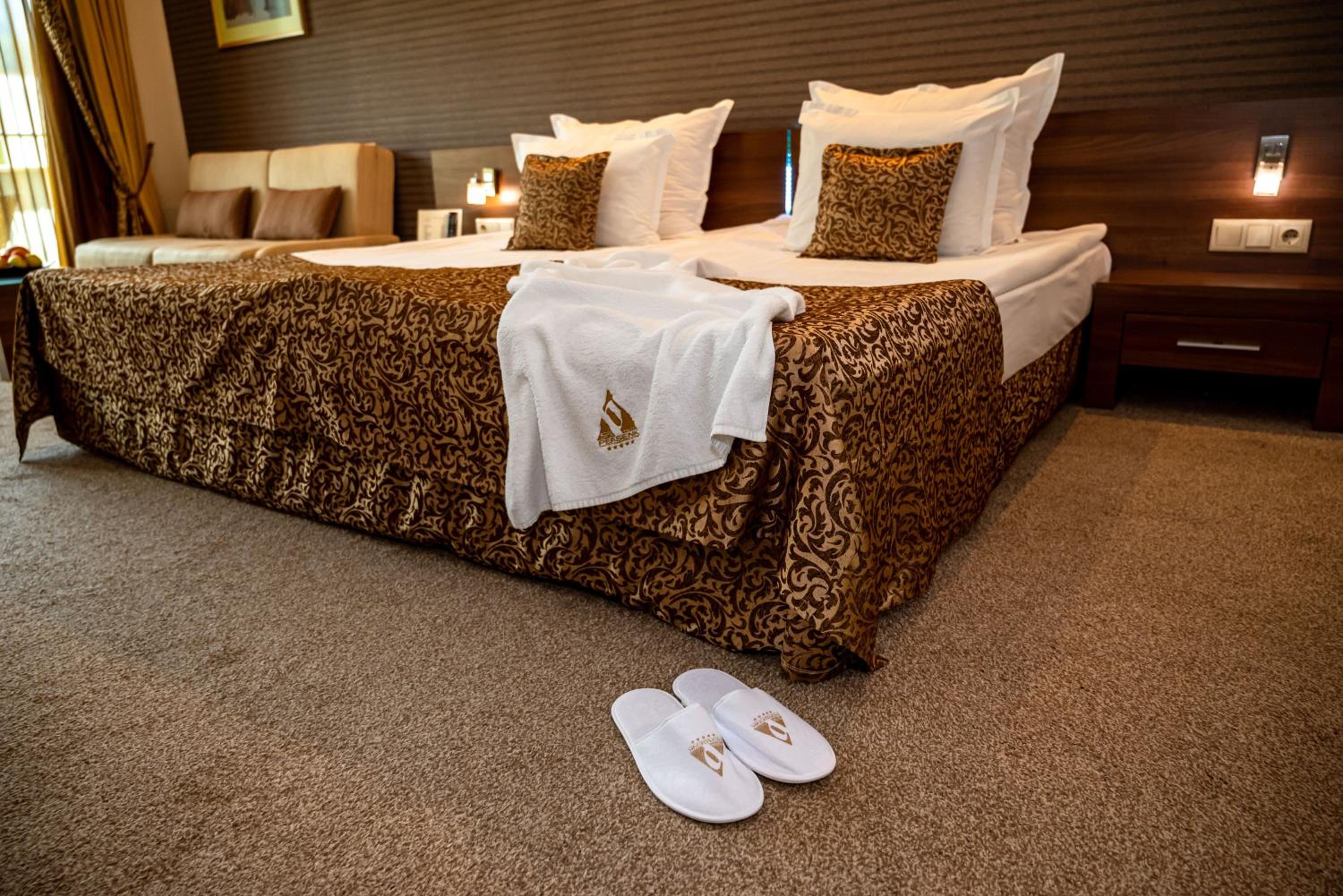Deluxe Room with Balcony - Free Spa Access
