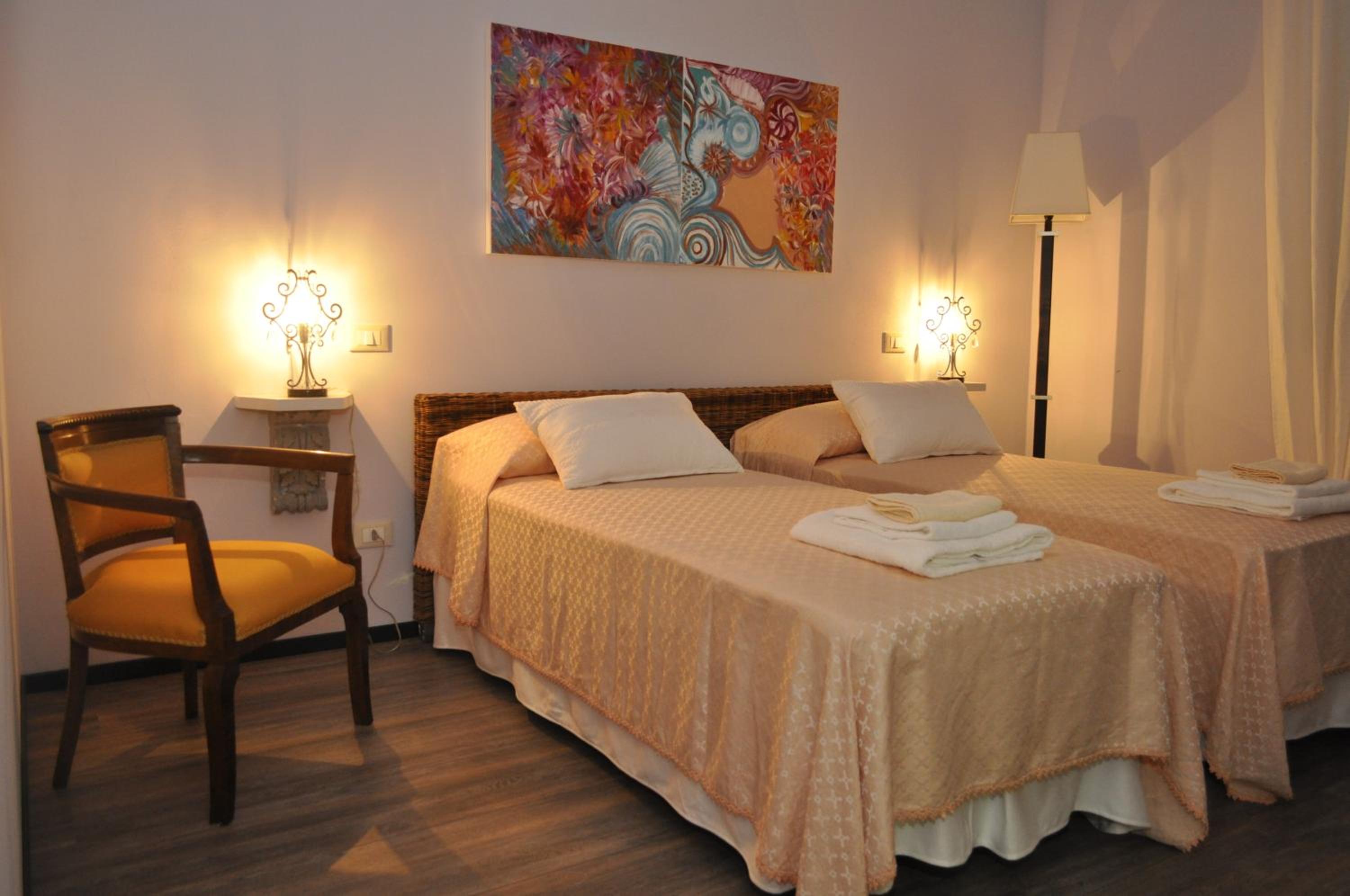 Double or Twin Room - Photo 4